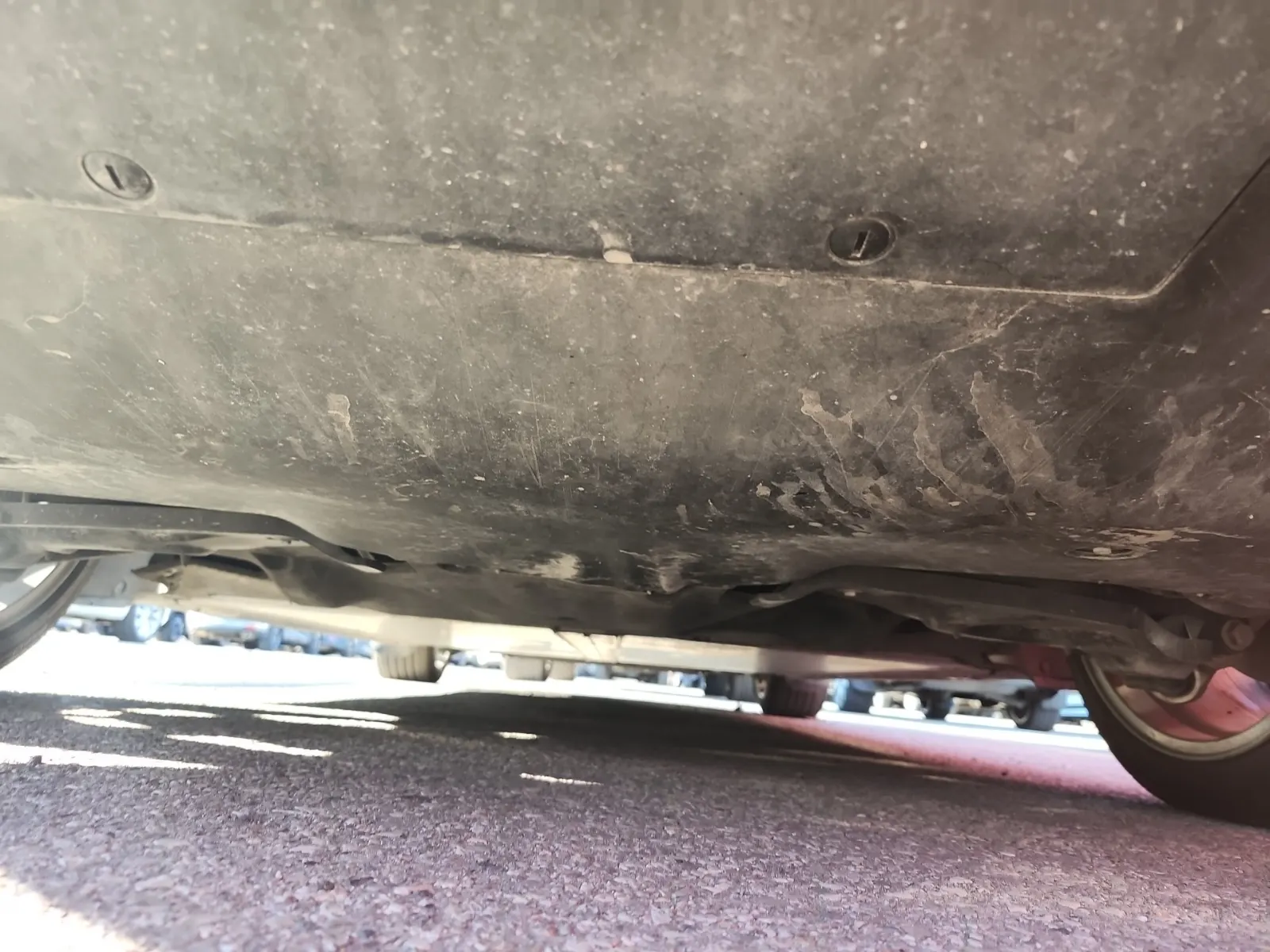 Undercarriage - Rear Photo