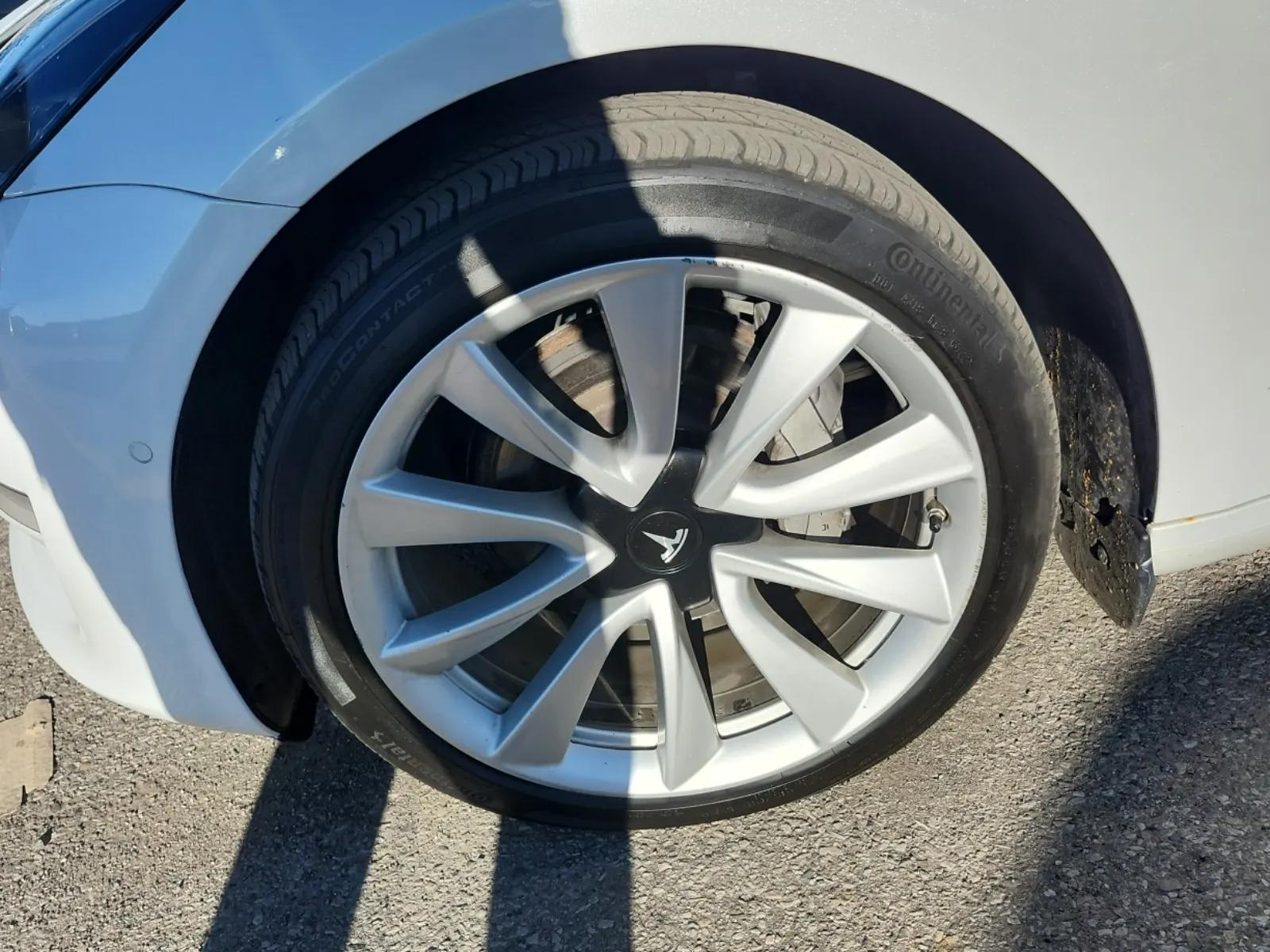 Front driver wheel/tire photo