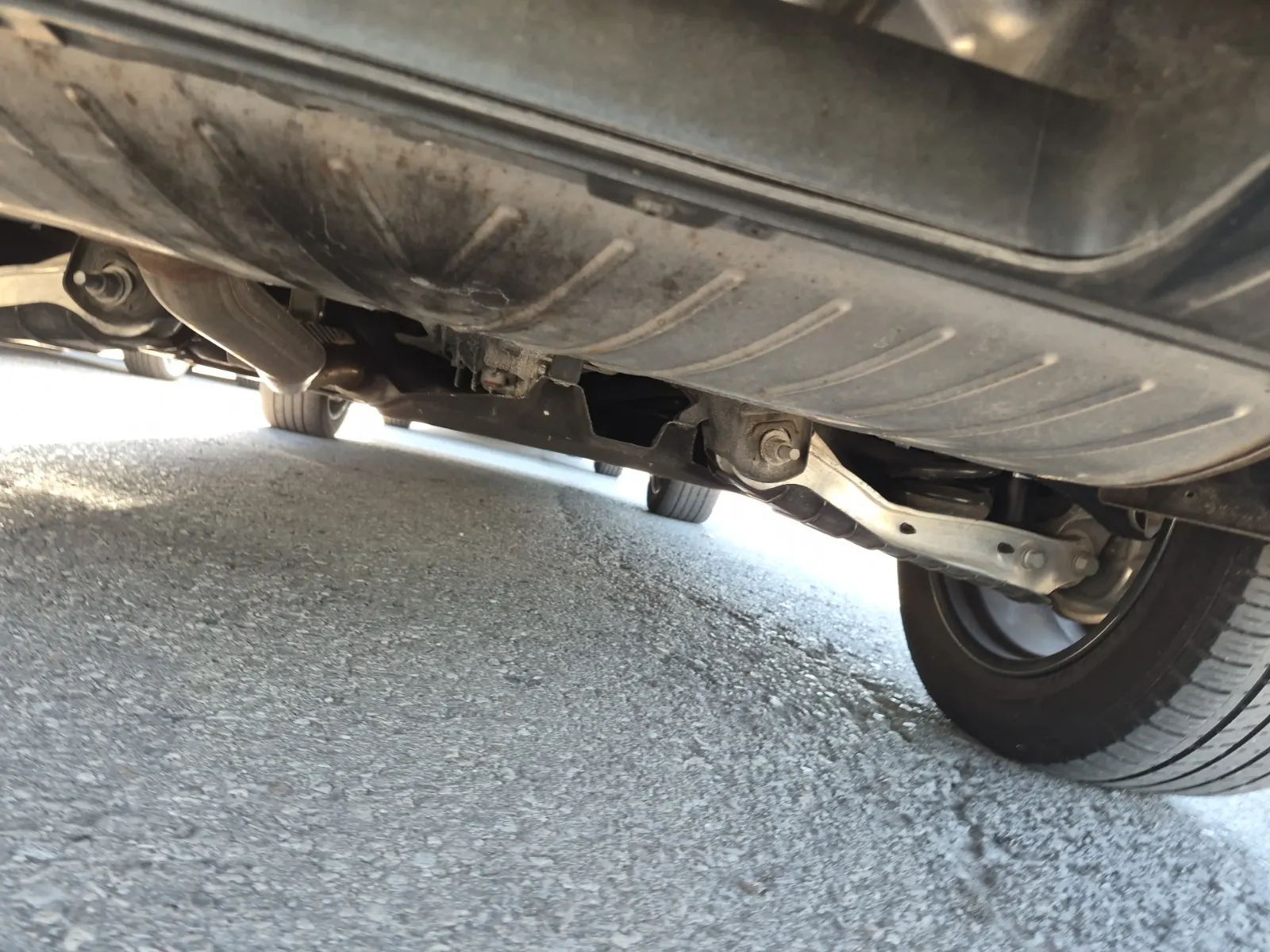 Undercarriage - Rear Photo