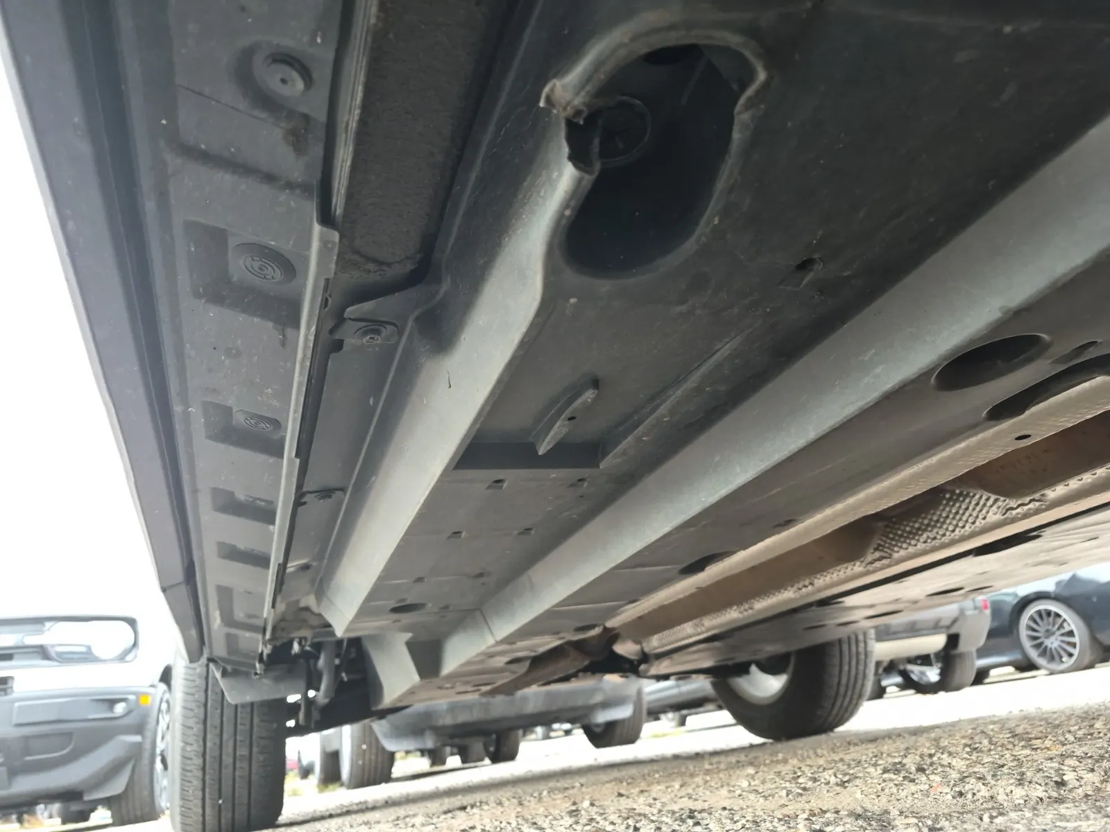 Undercarriage - Passenger Photo