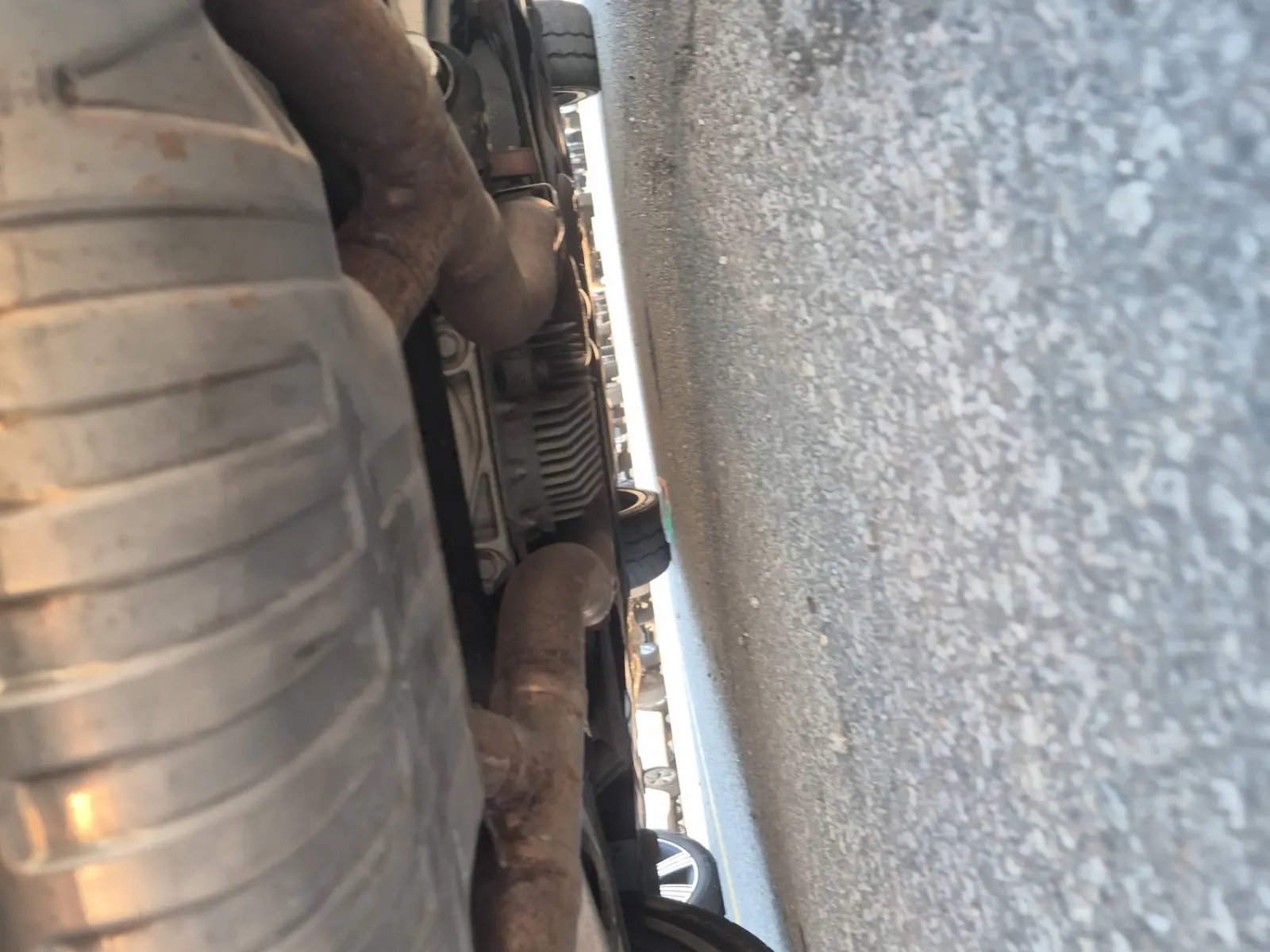 Undercarriage - Rear Photo