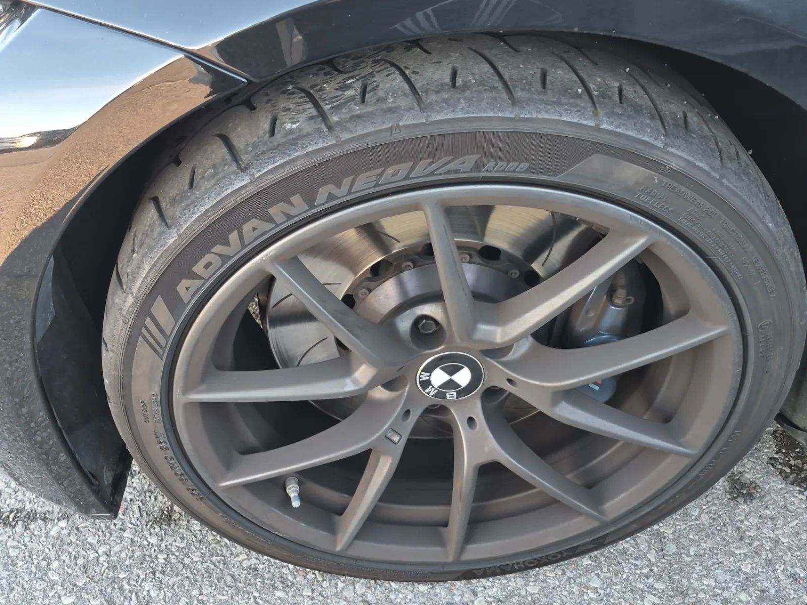 Front driver wheel/tire photo