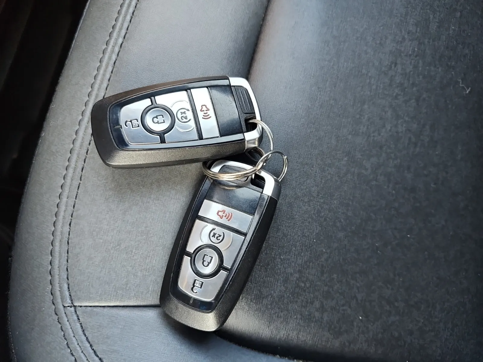 Keys/Fobs/Manual Photo