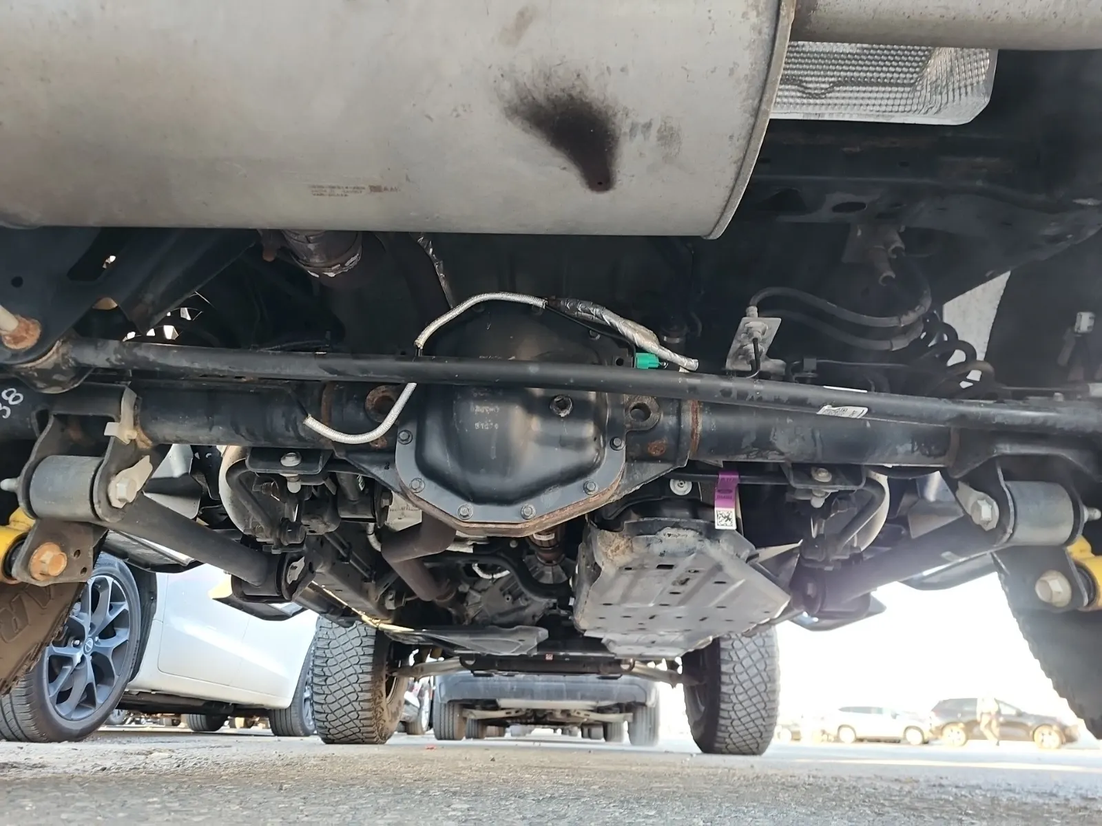 Undercarriage - Rear Photo