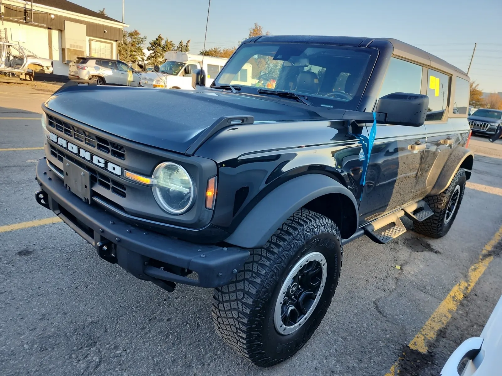 Front driver 3/4 photo
