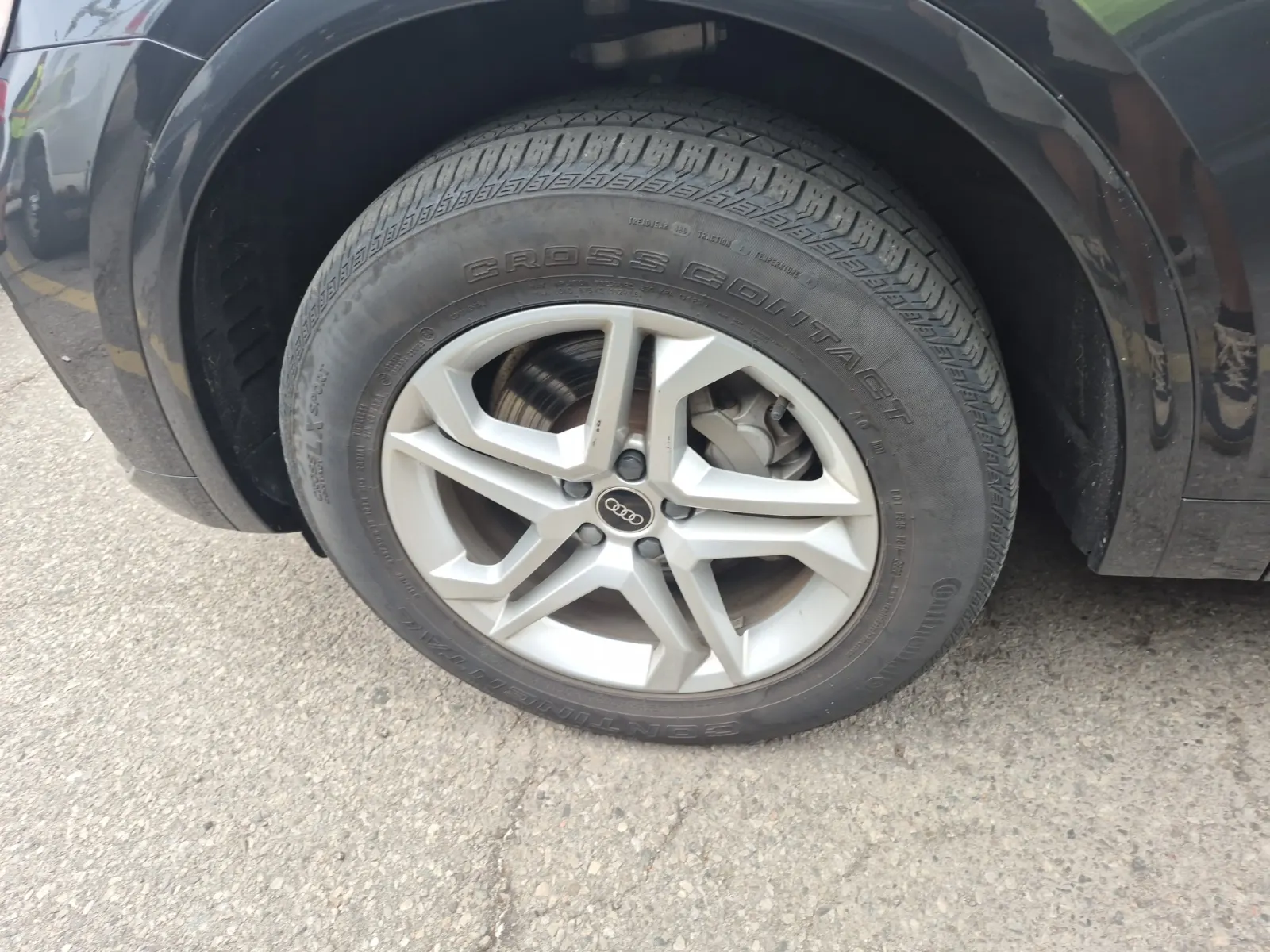 Front driver wheel/tire photo