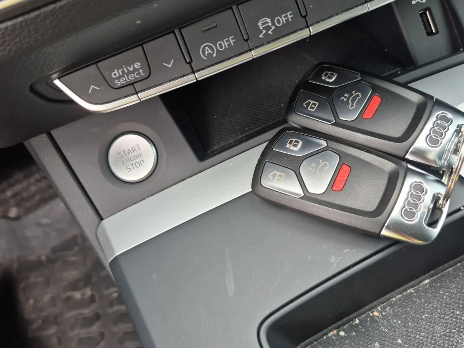 Keys/Fobs/Manual Photo