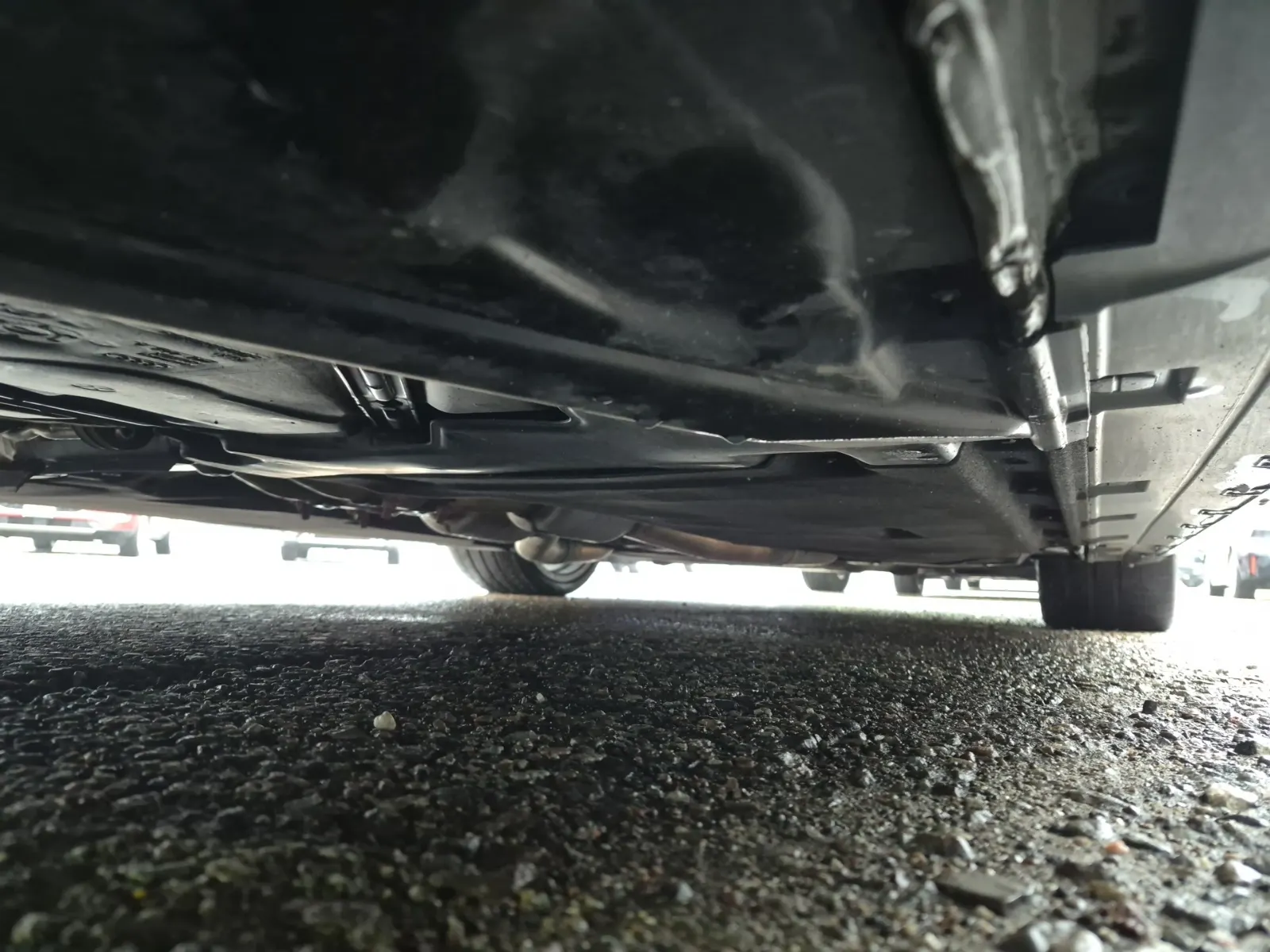 Undercarriage - Passenger Photo