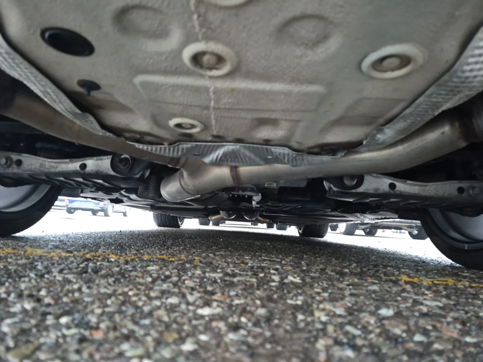 Undercarriage - Rear Photo