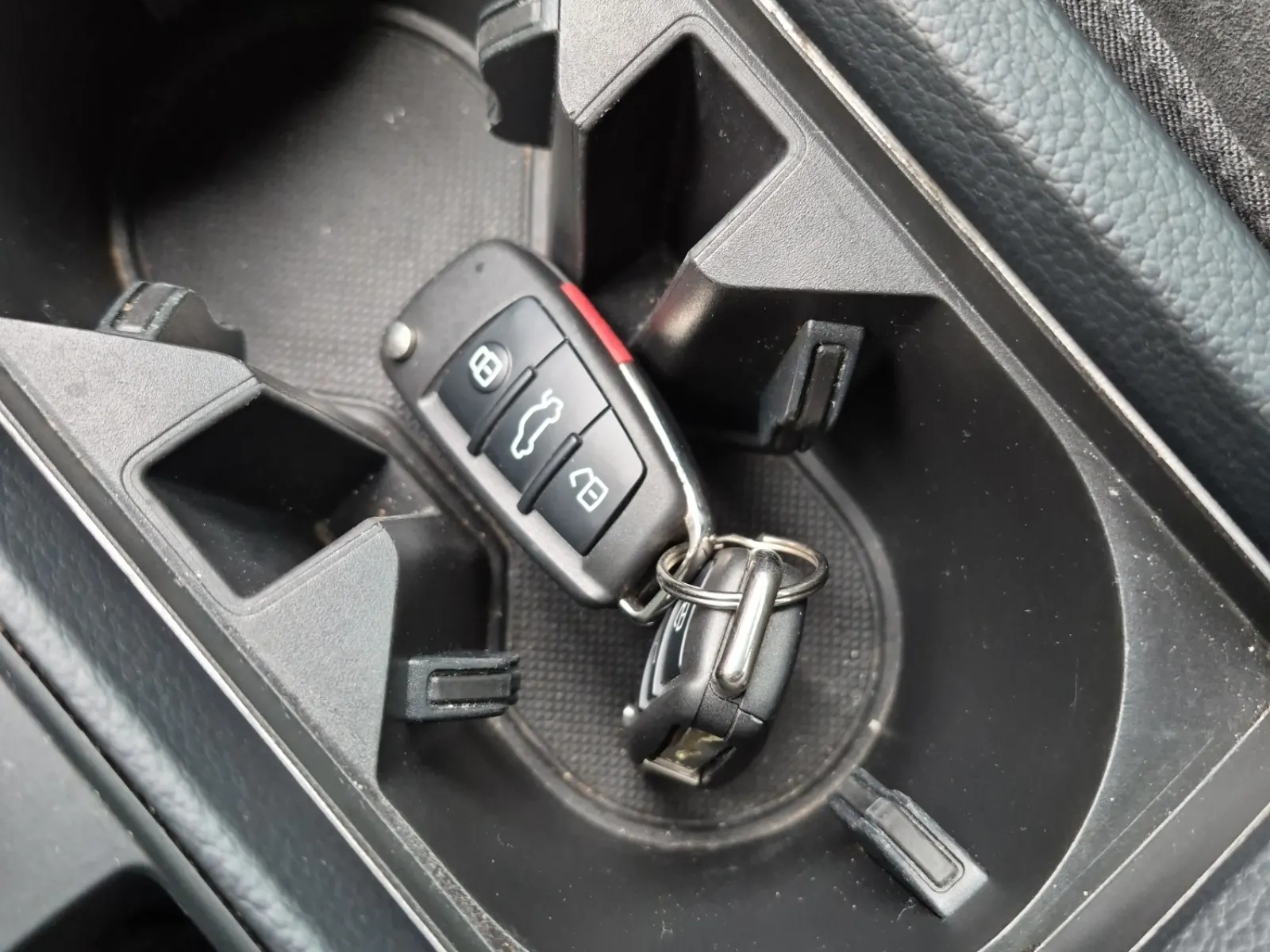 Keys/Fobs/Manual Photo