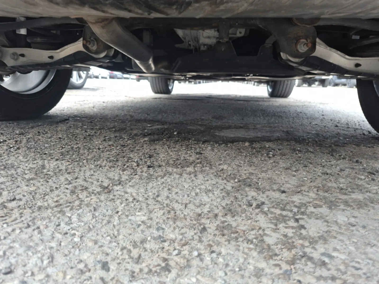 Undercarriage - Rear Photo