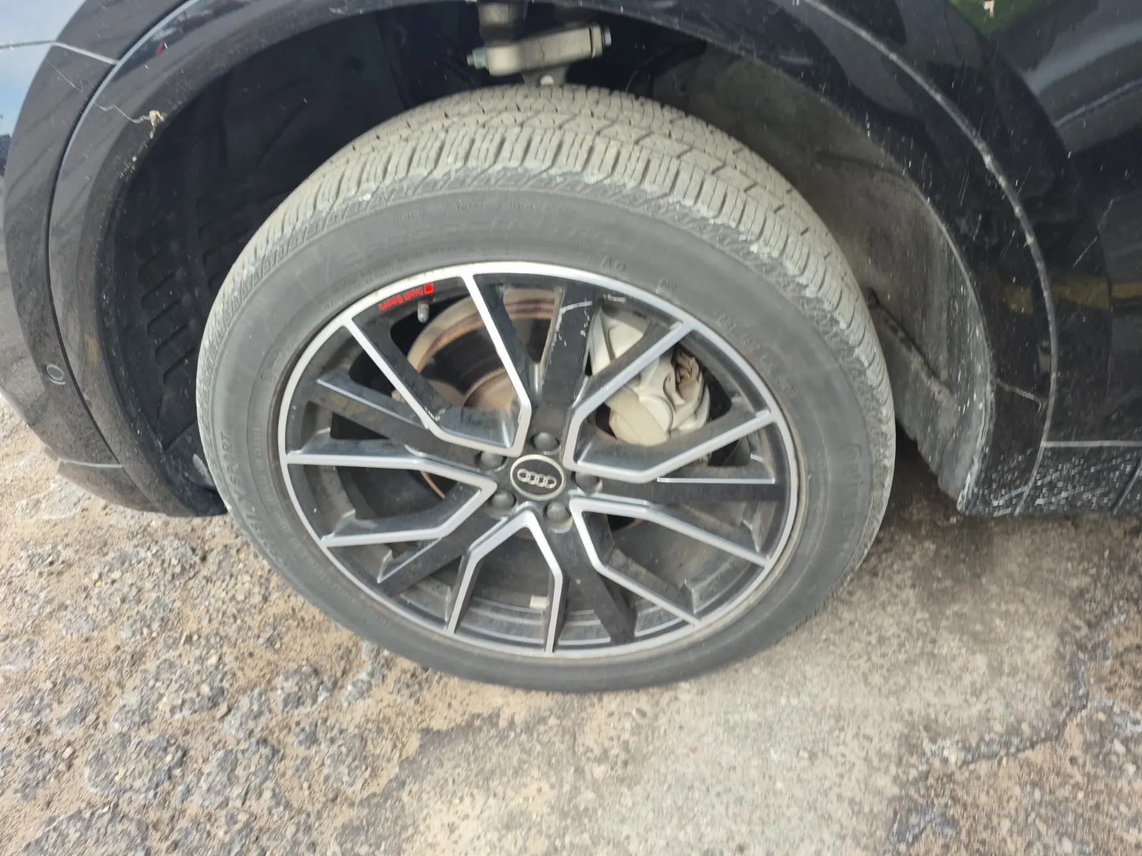 Front driver wheel/tire photo