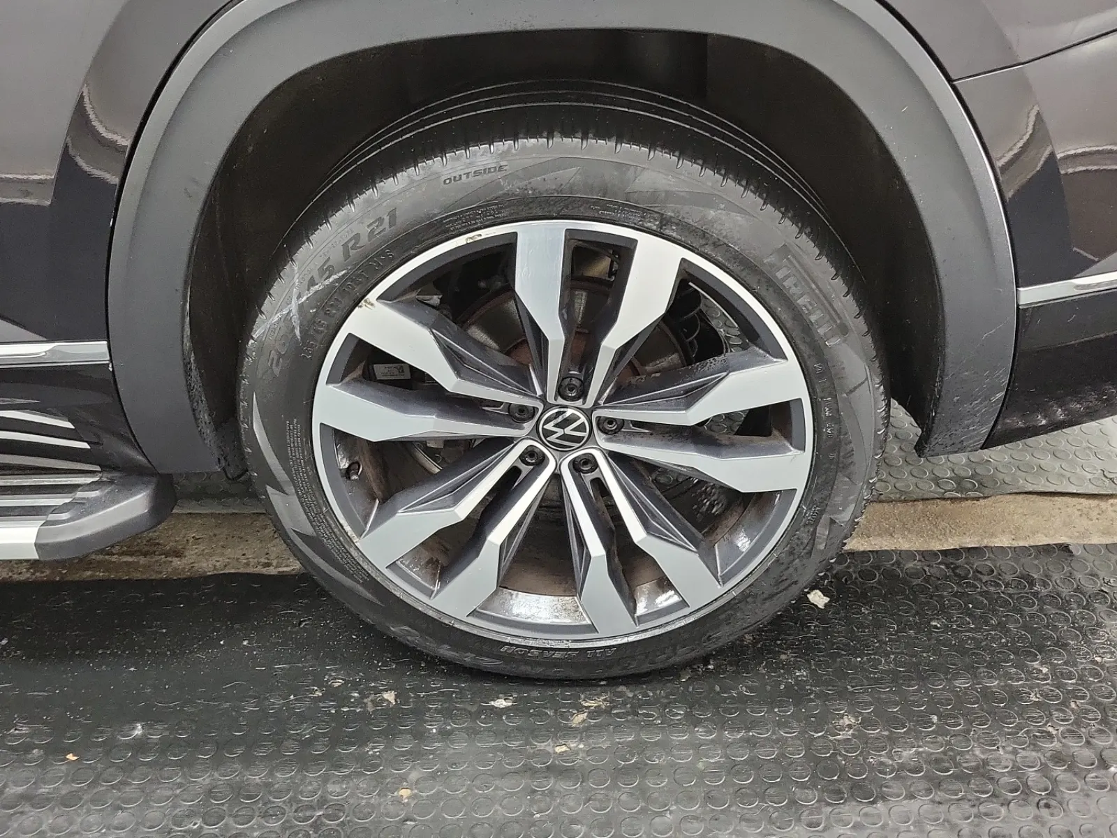 Left Rear Wheel/Tire Photo