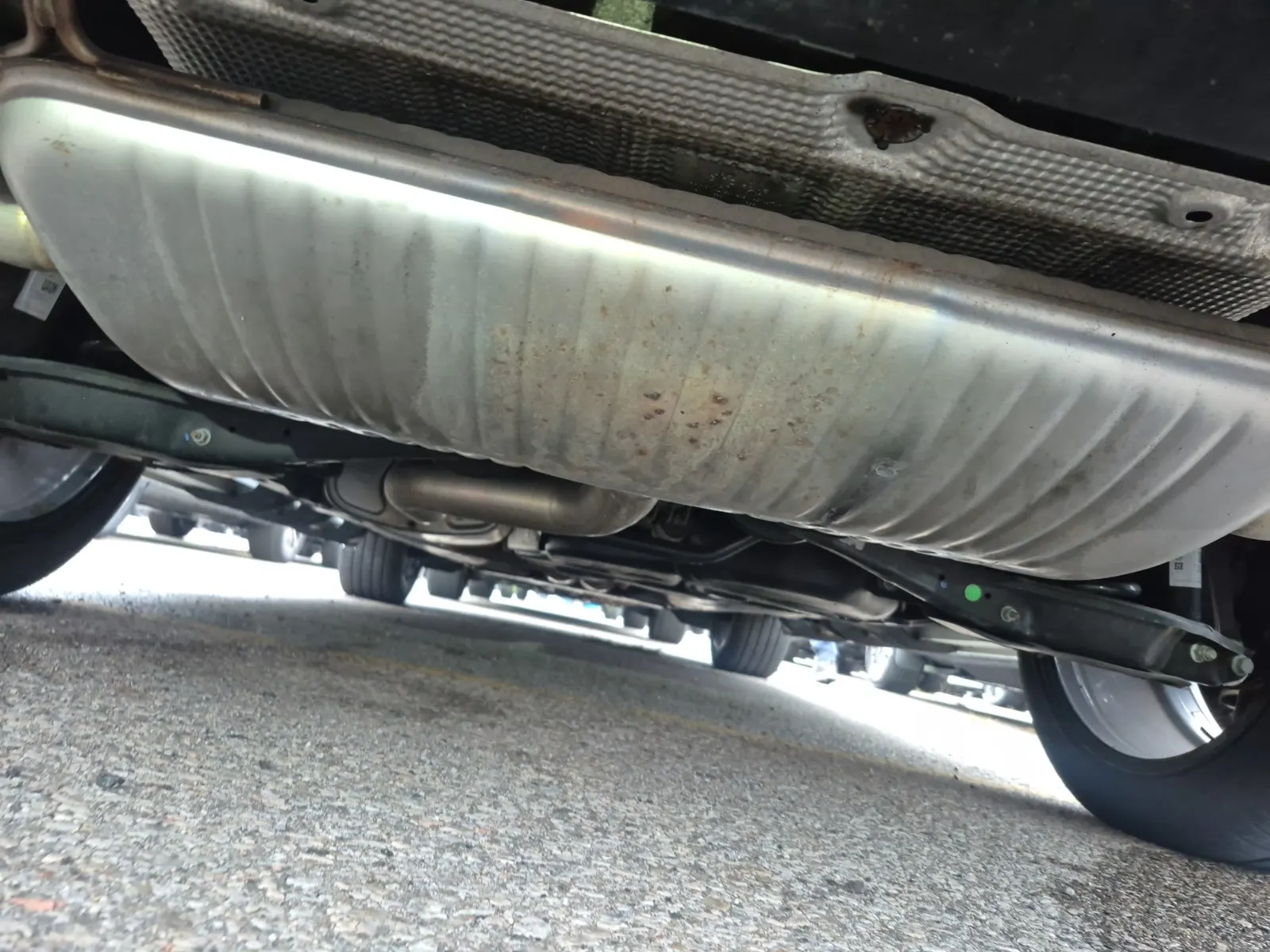 Undercarriage - Rear Photo