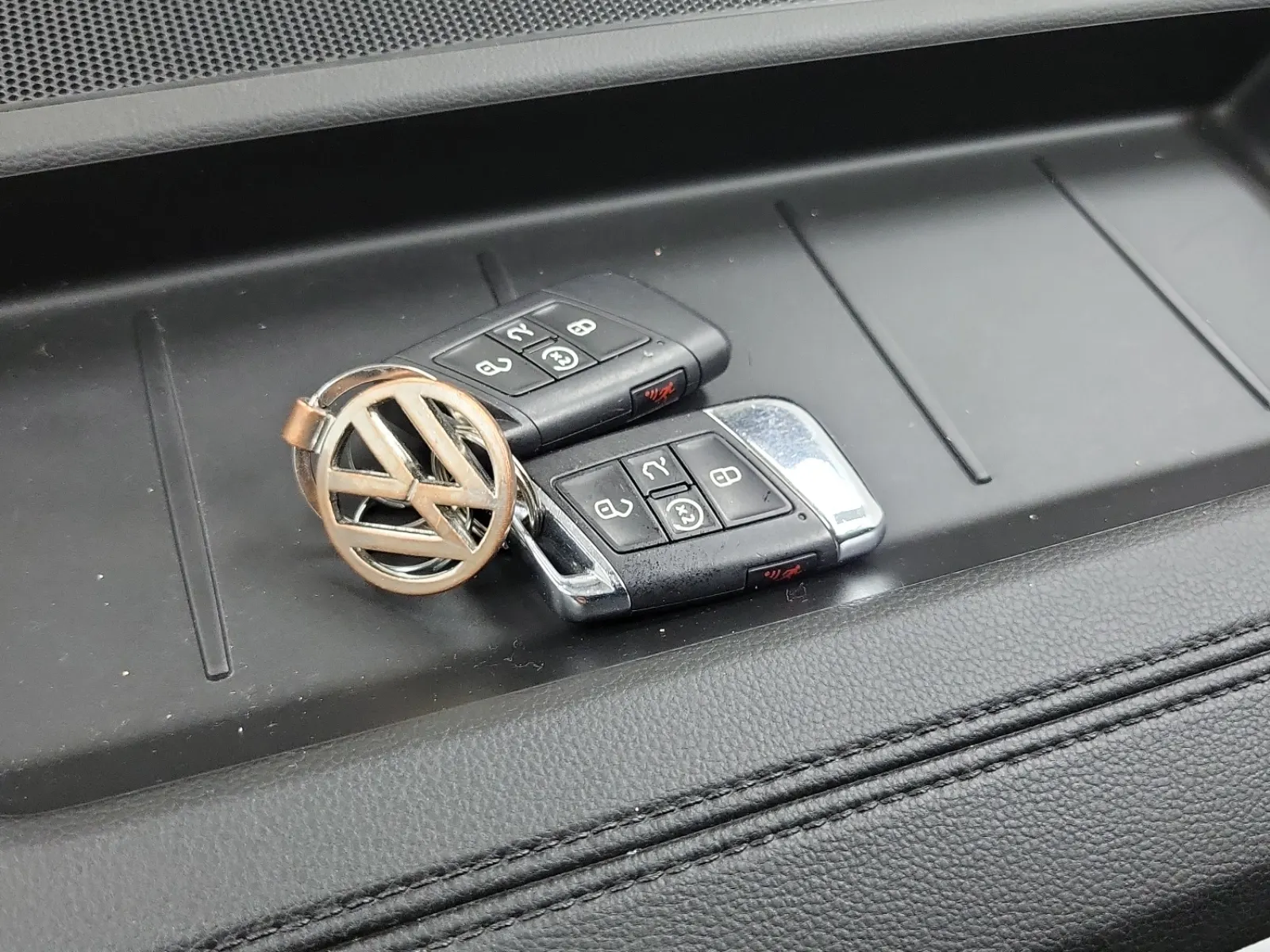 Keys/Fobs/Manual Photo