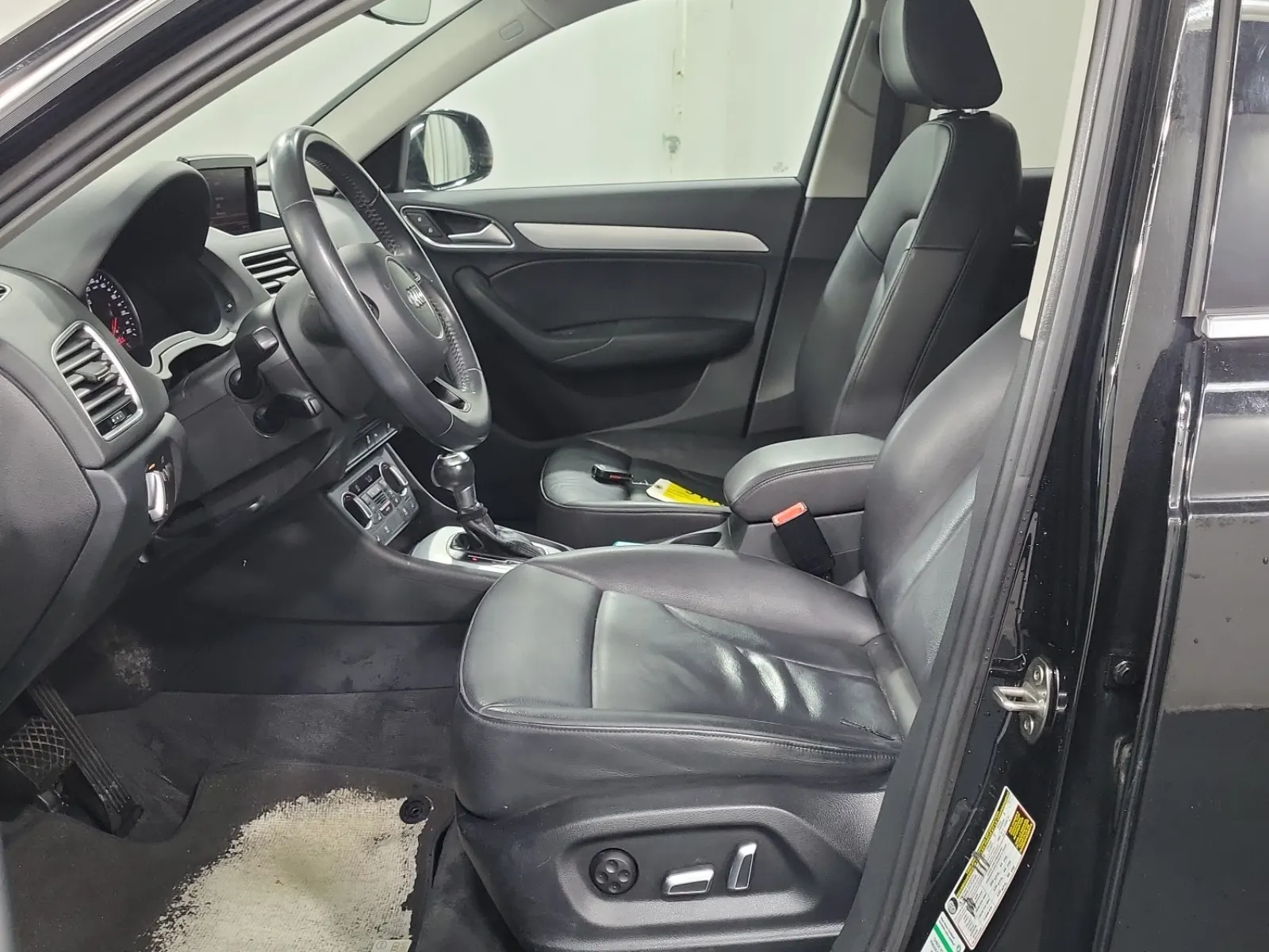 Front Interior Photo