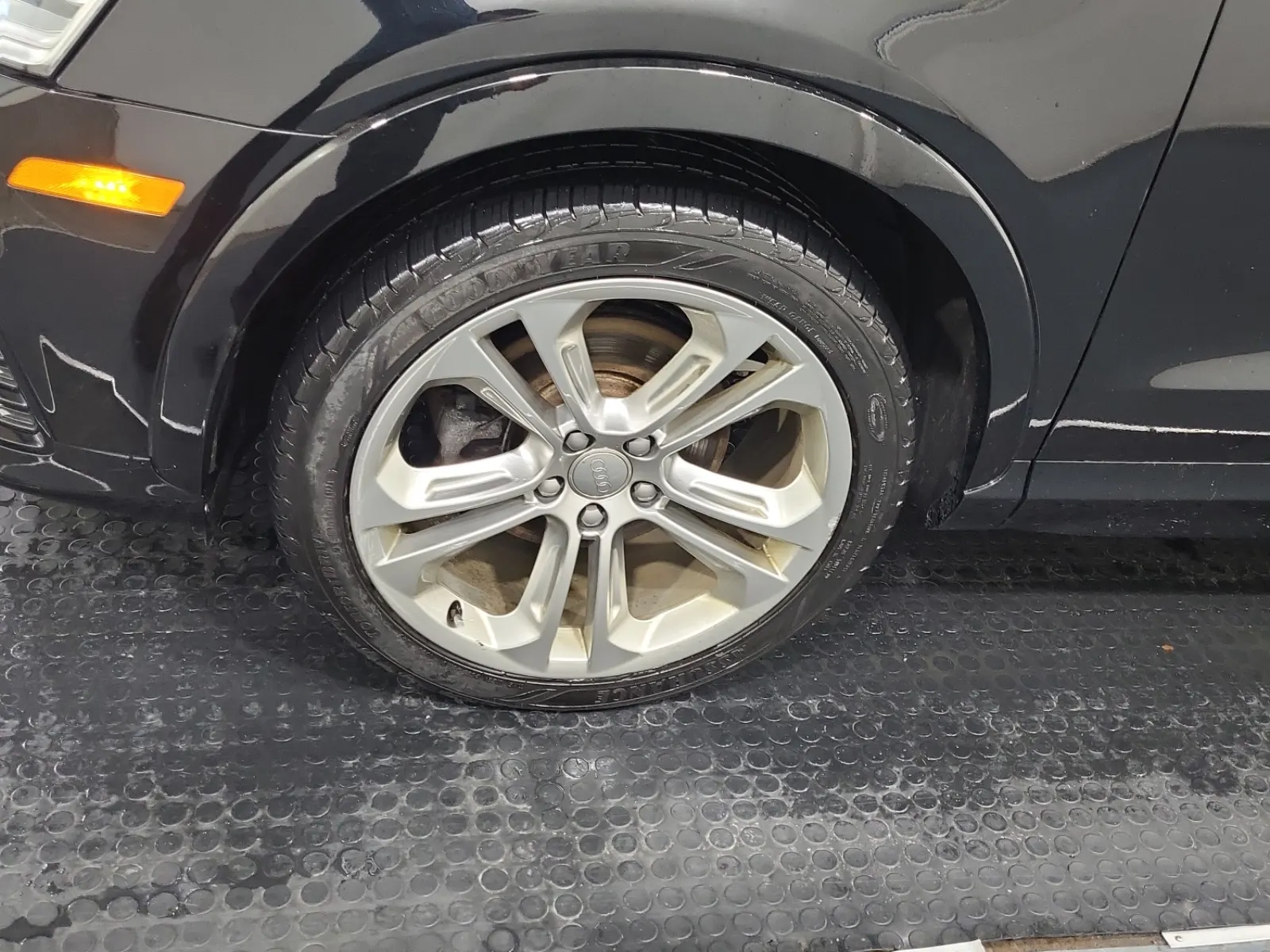 Front driver wheel/tire photo