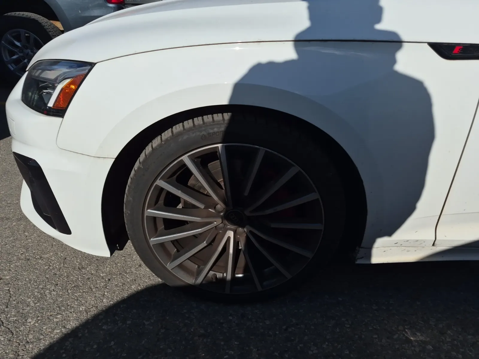 Front driver wheel/tire photo