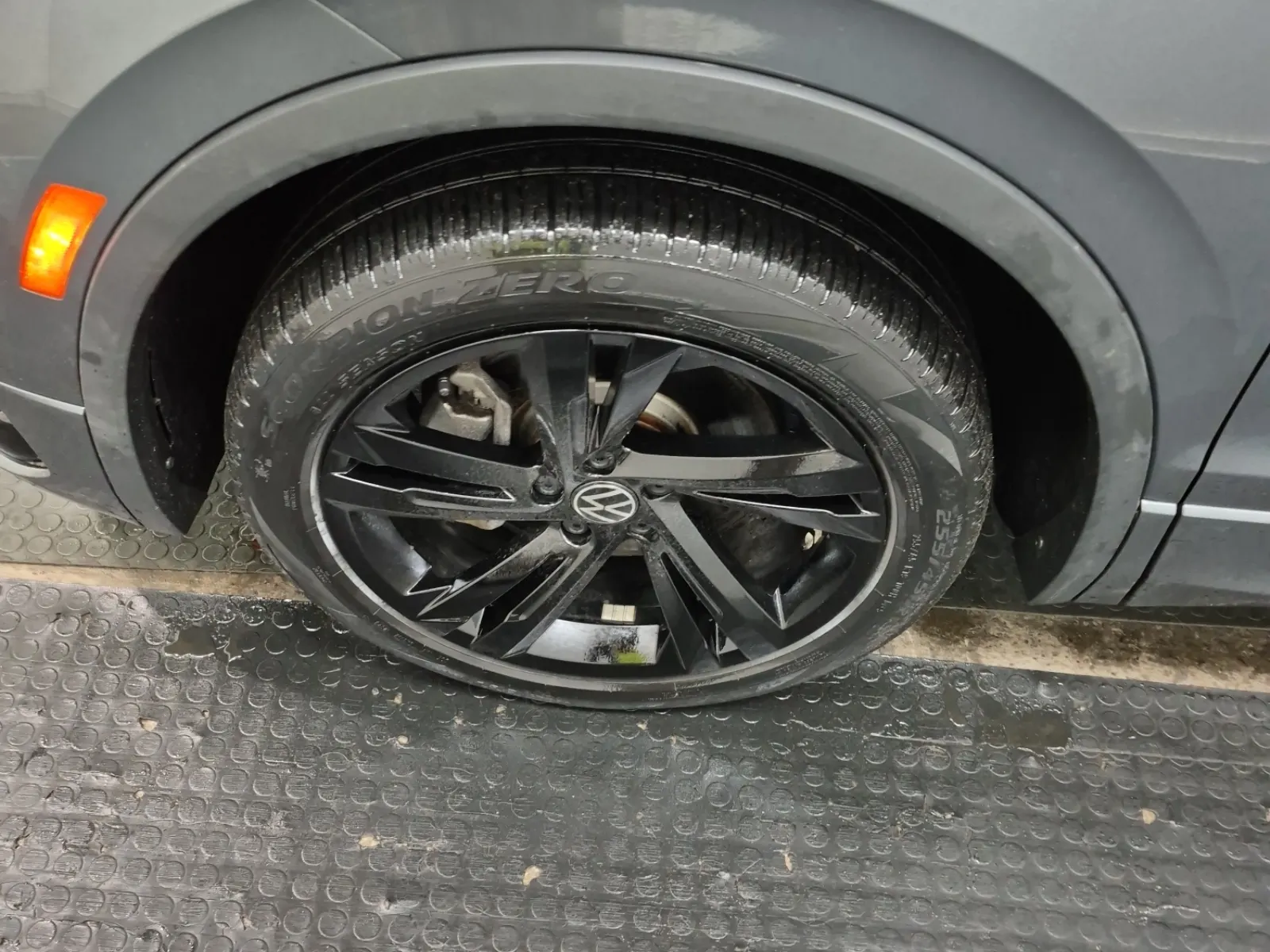 Front driver wheel/tire photo