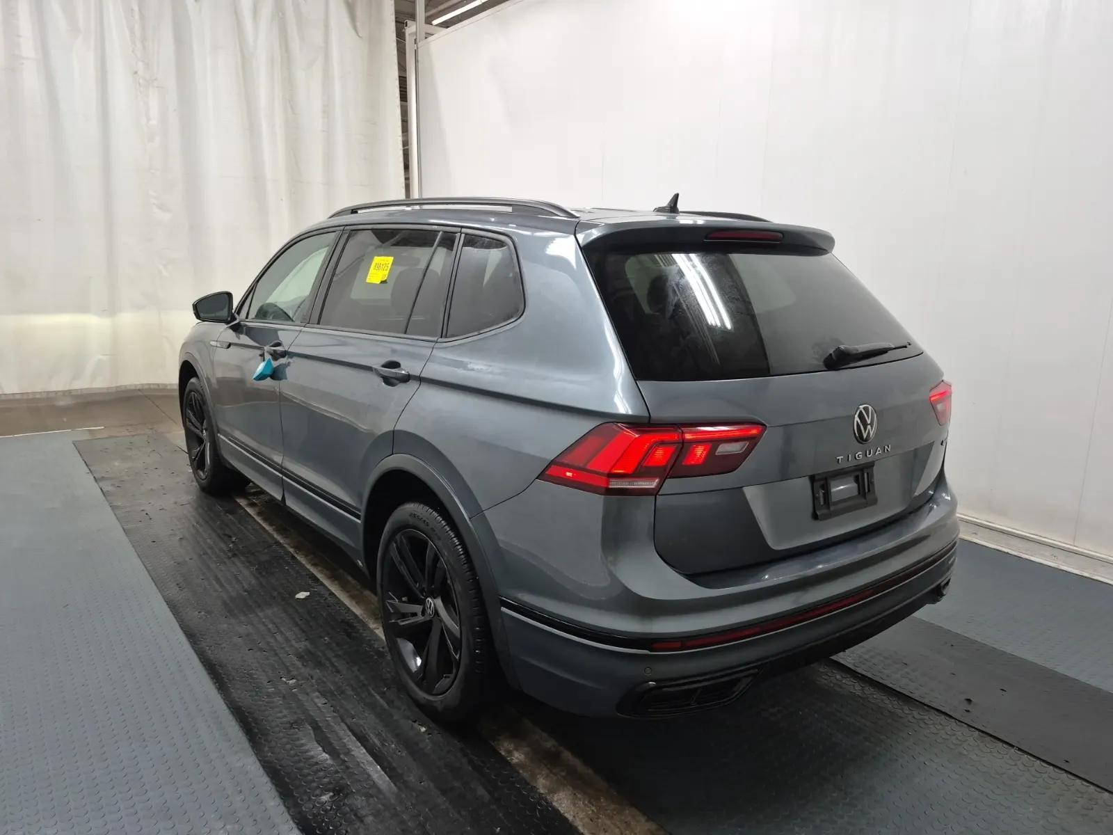 Driver Rear 3/4 Photo