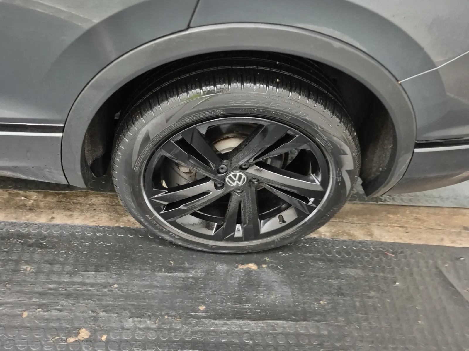 Left Rear Wheel/Tire Photo