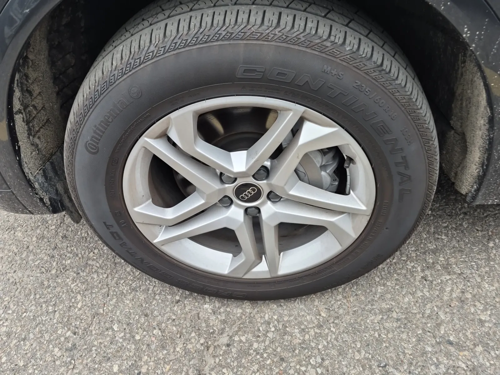 Front driver wheel/tire photo