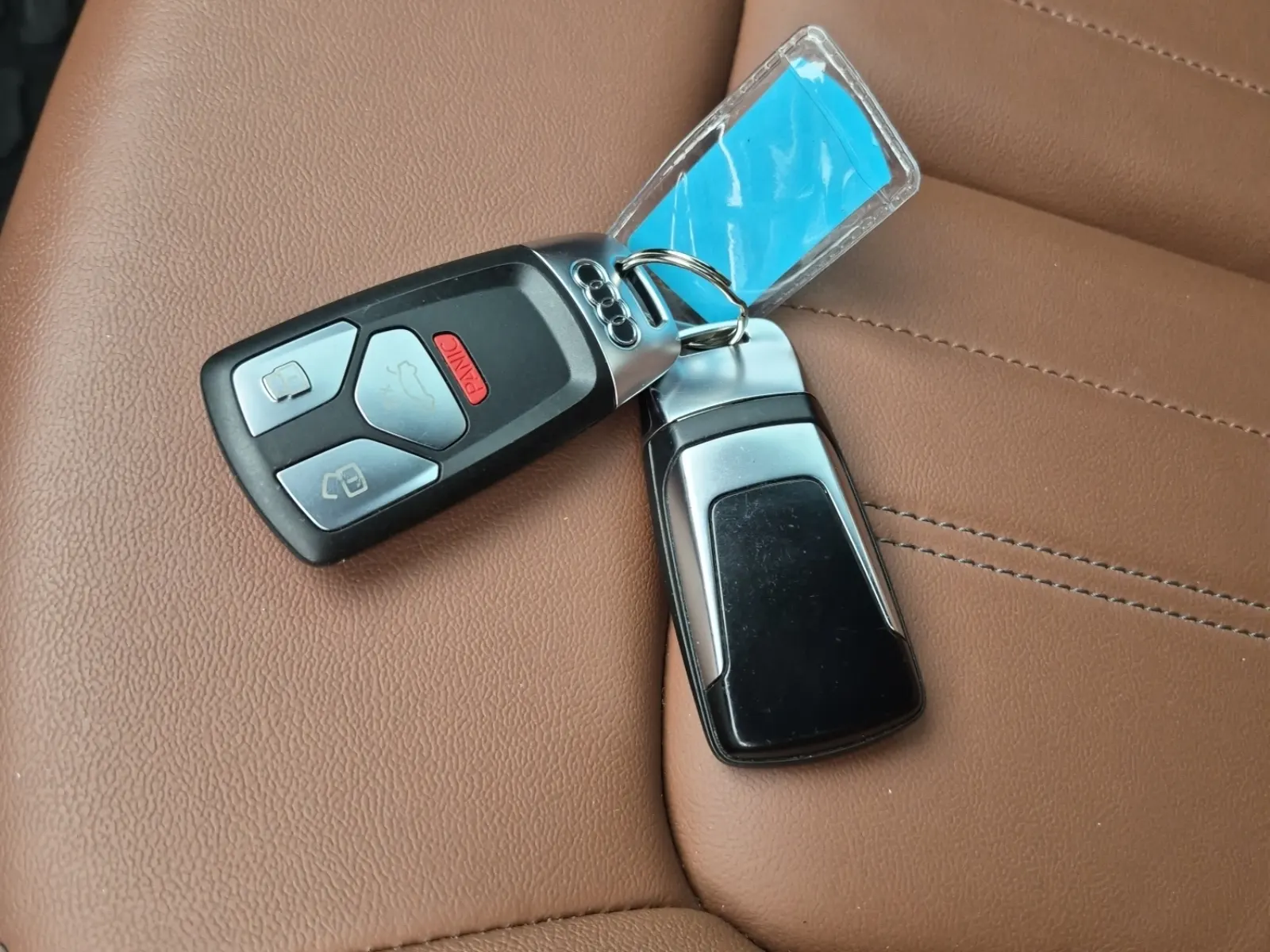 Keys/Fobs/Manual Photo