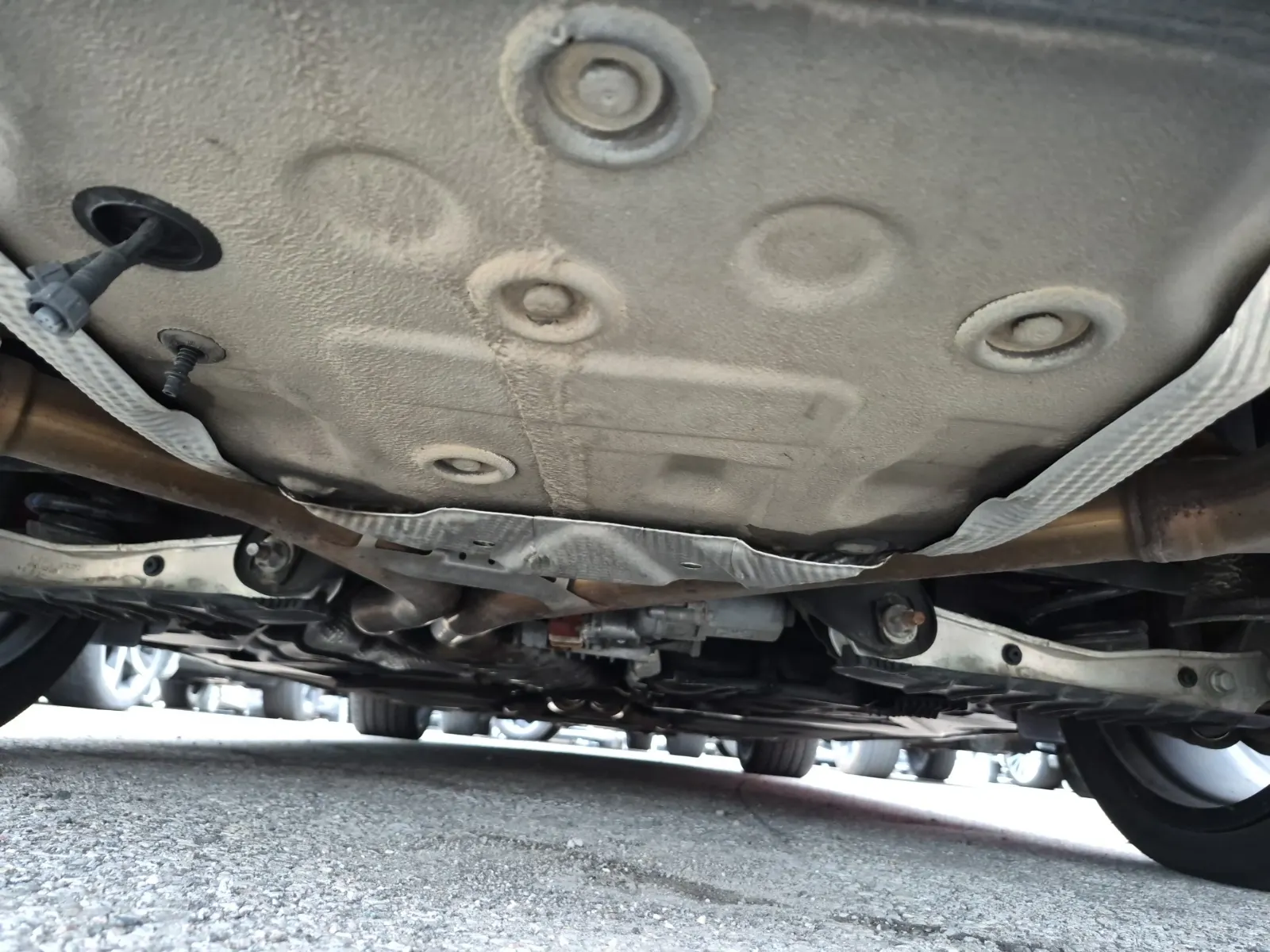 Undercarriage - Rear Photo