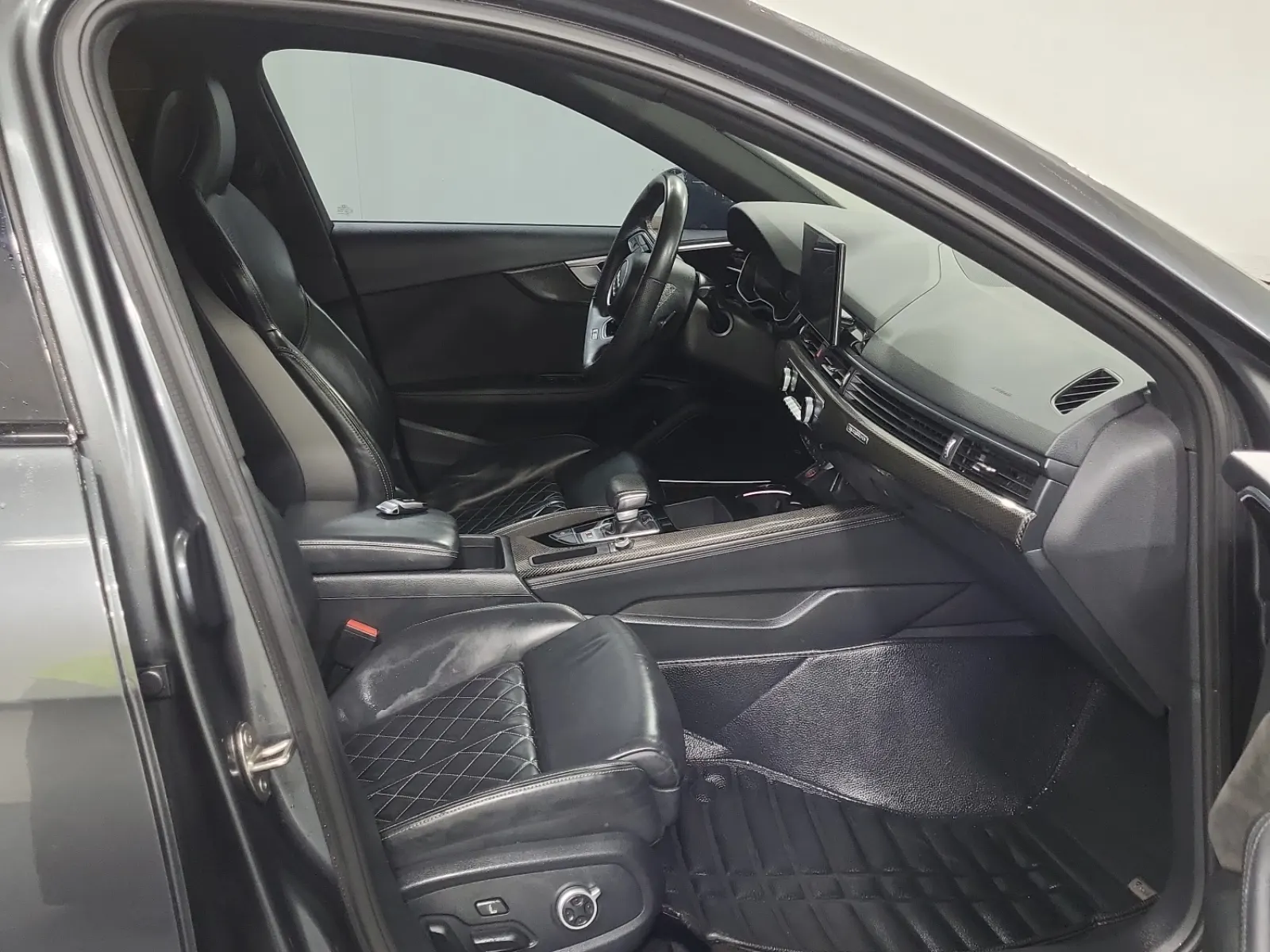 Right Side Interior Photo