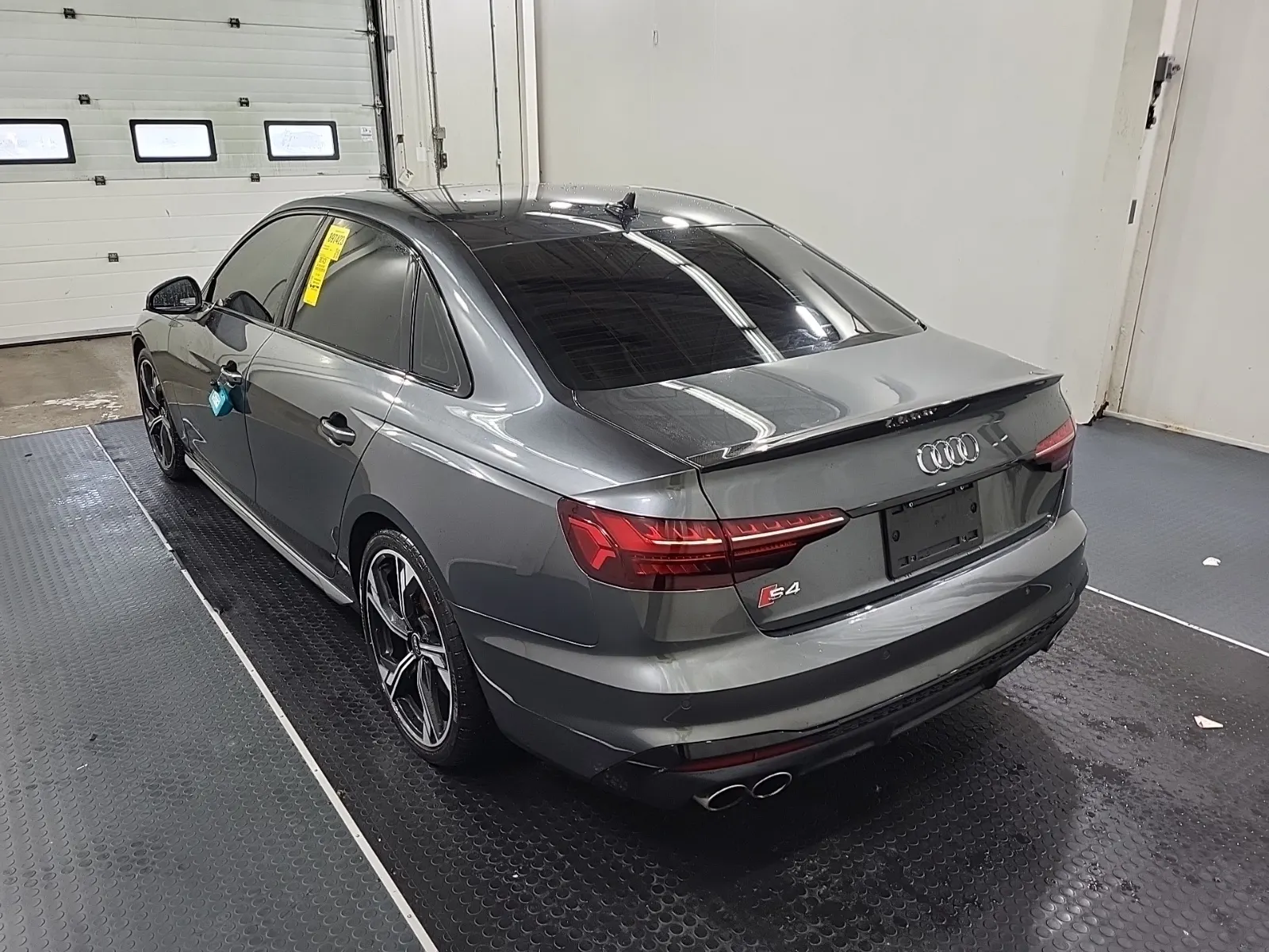 Driver Rear 3/4 Photo