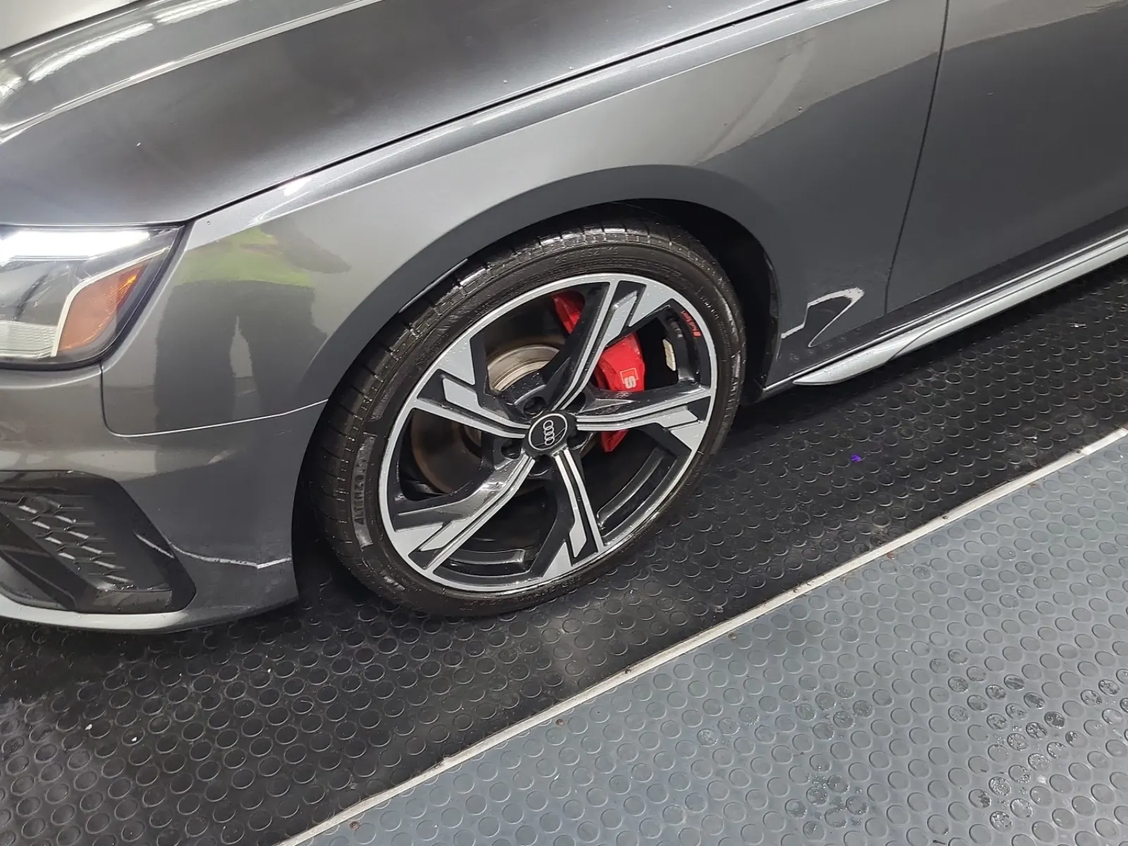 Front driver wheel/tire photo