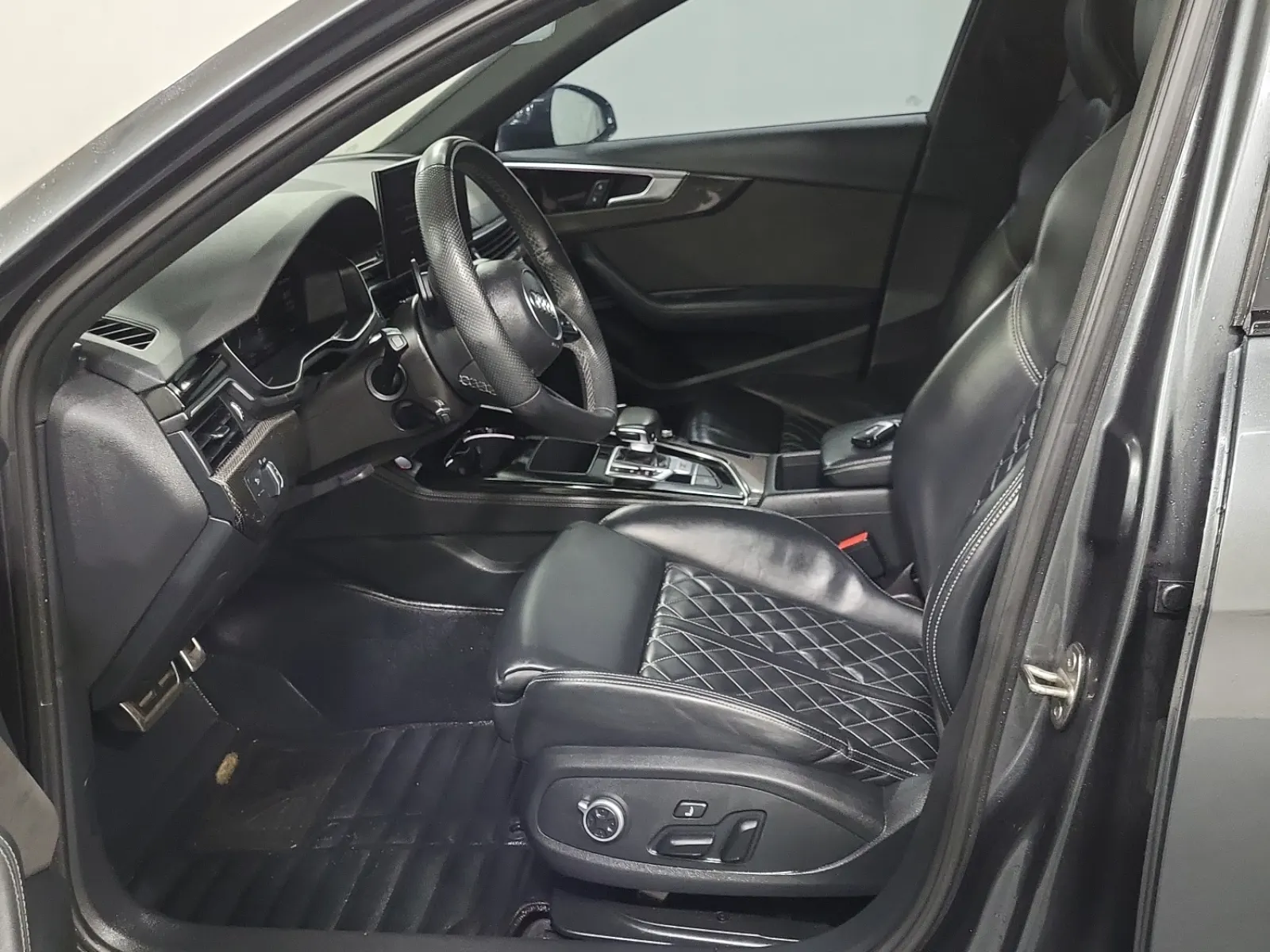 Front Interior Photo