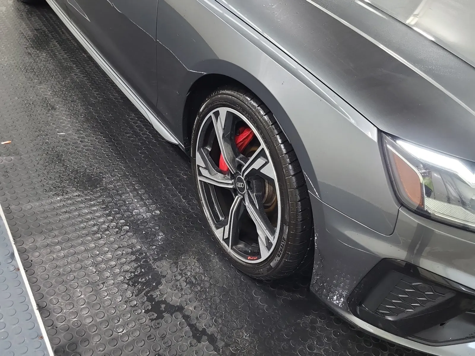 Right Front Wheel/Tire Photo