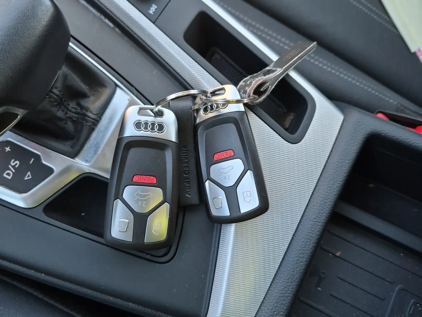 Keys/Fobs/Manual Photo