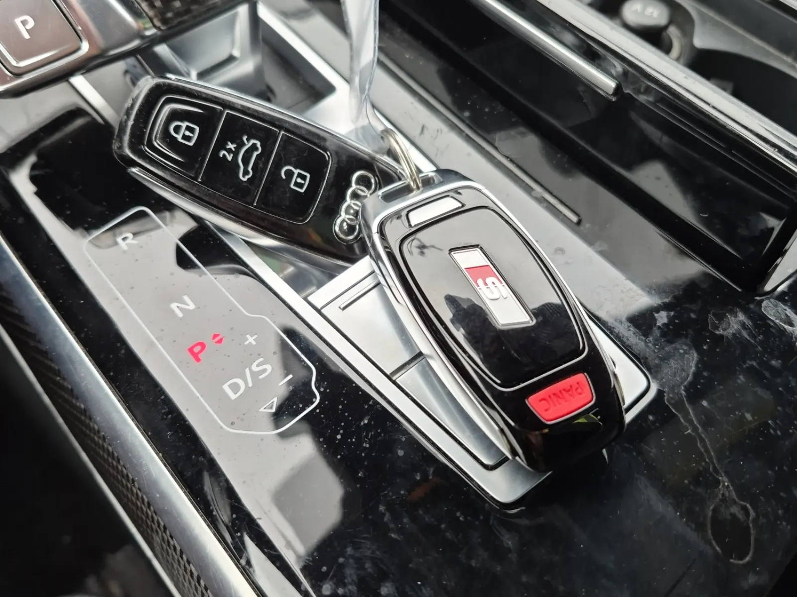 Keys/Fobs/Manual Photo