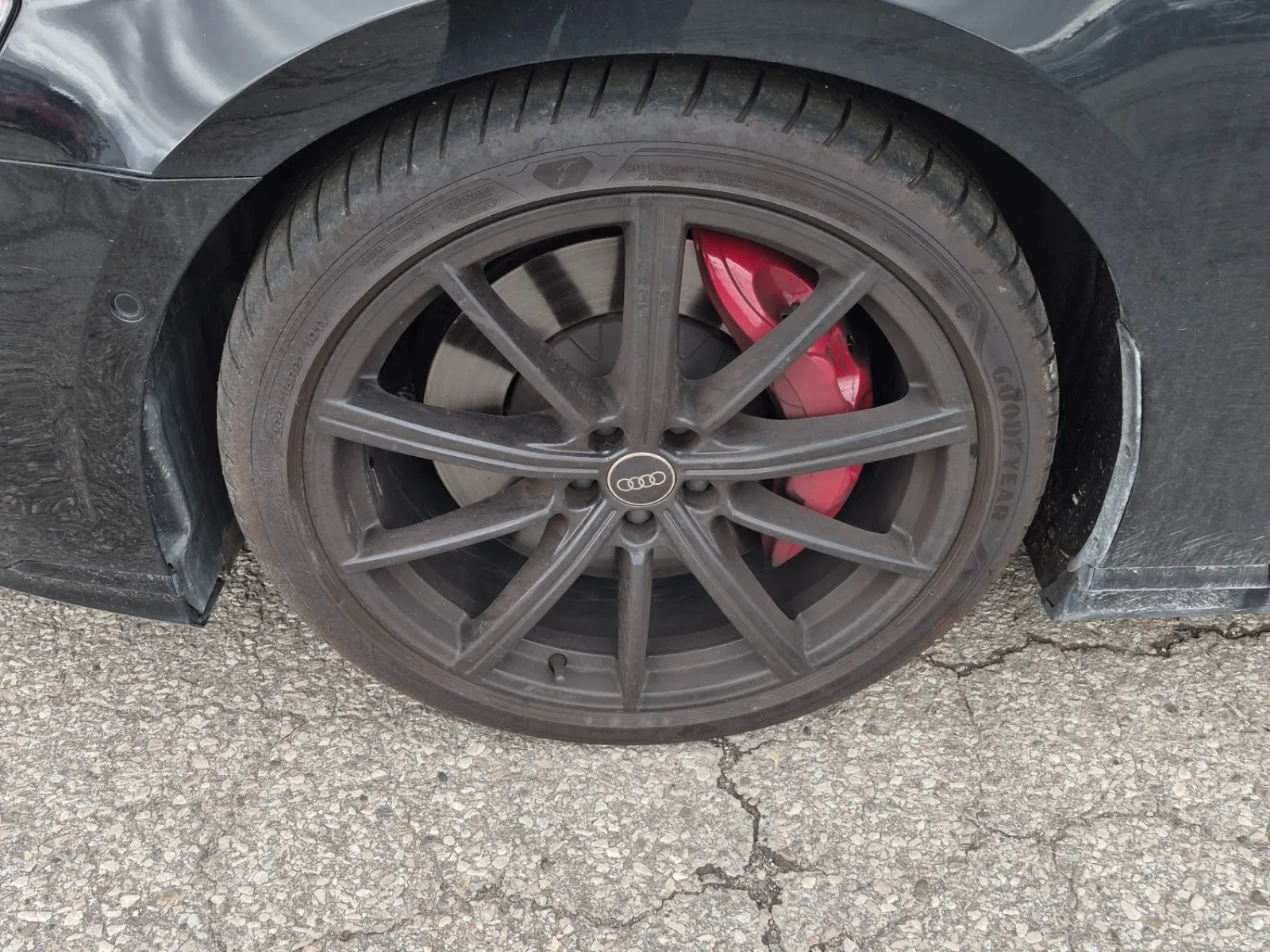 Front driver wheel/tire photo