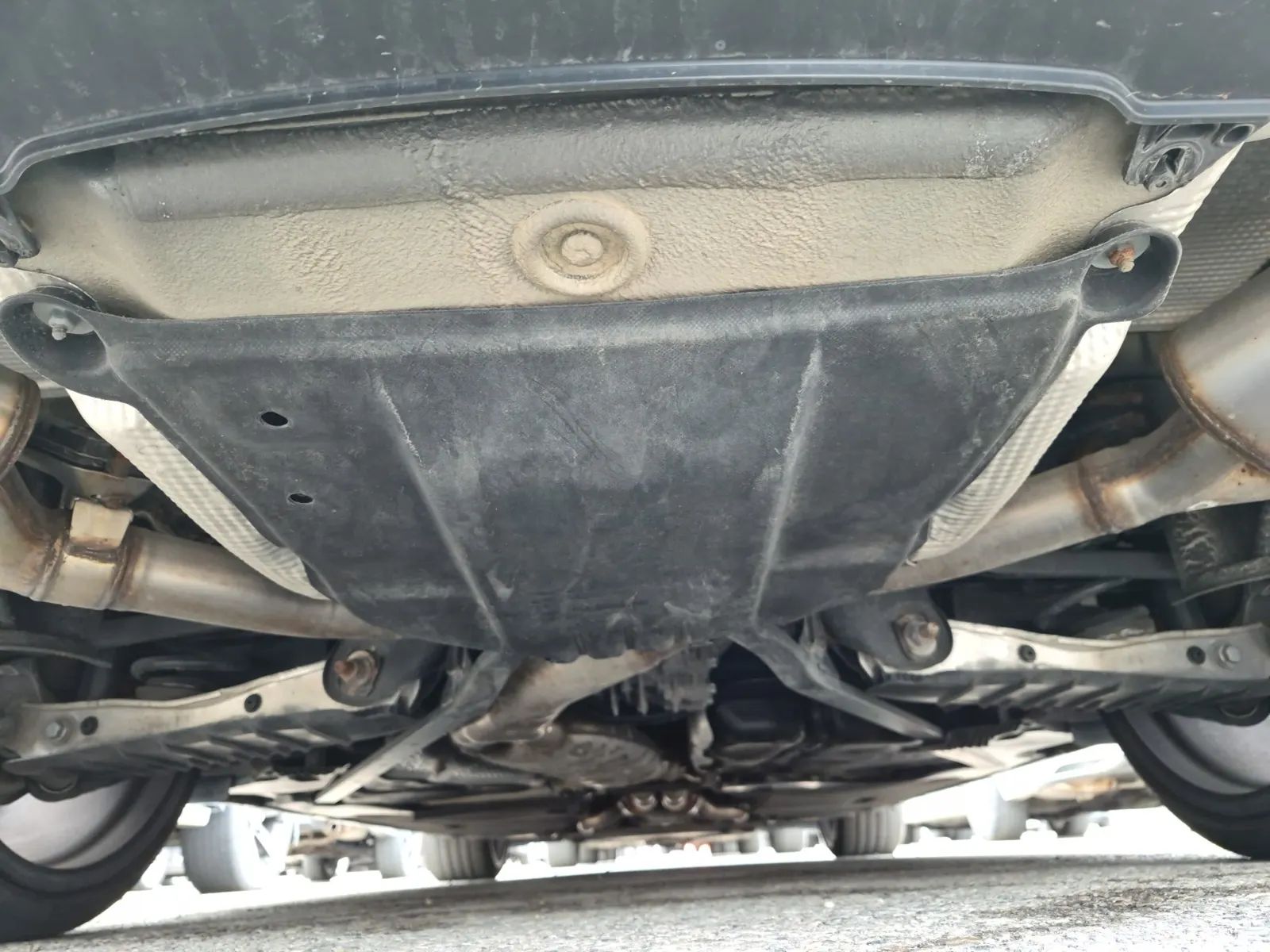 Undercarriage - Rear Photo