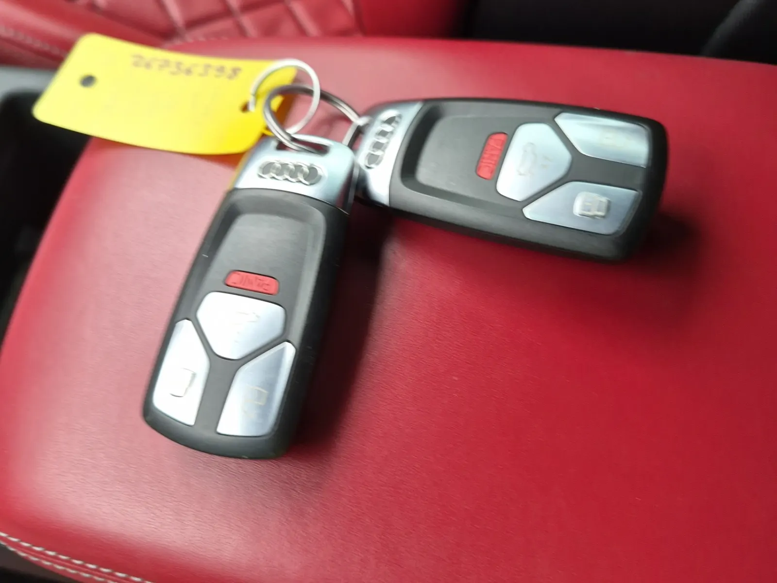 Keys/Fobs/Manual Photo