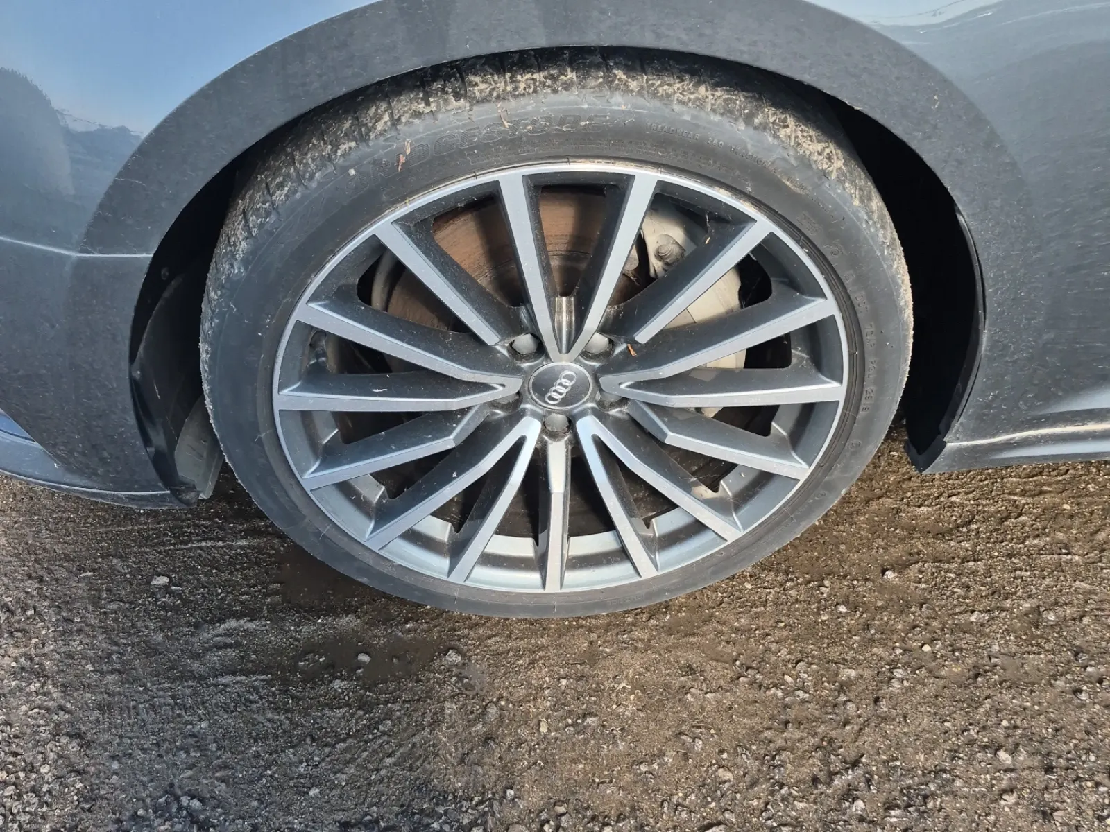 Front driver wheel/tire photo