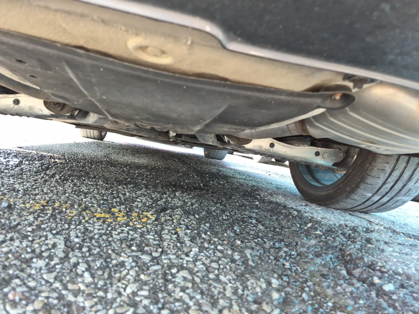Undercarriage - Rear Photo