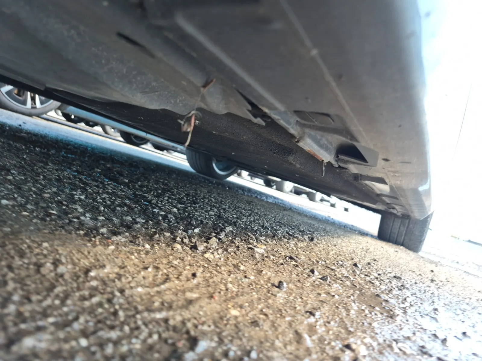 Undercarriage - Driver Photo