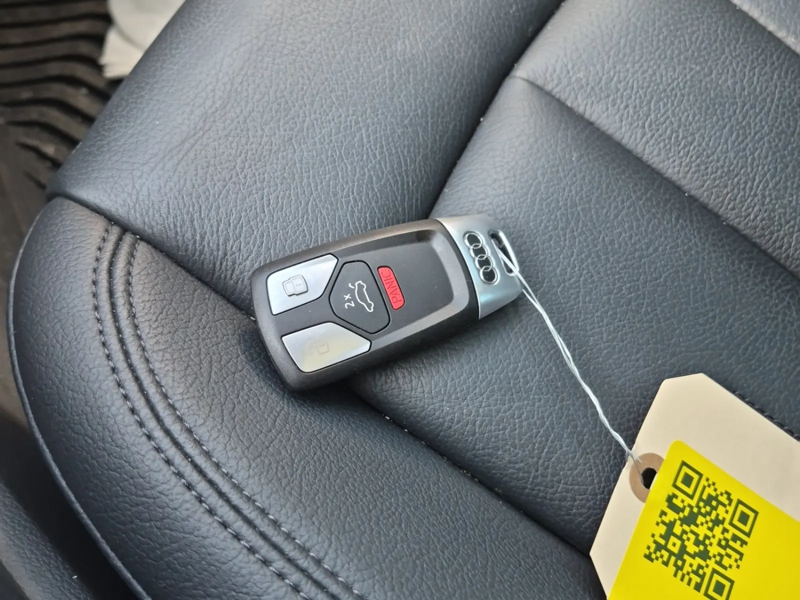 Keys/Fobs/Manual Photo