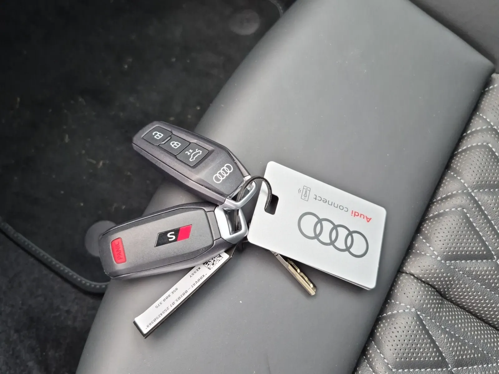 Keys/Fobs/Manual Photo