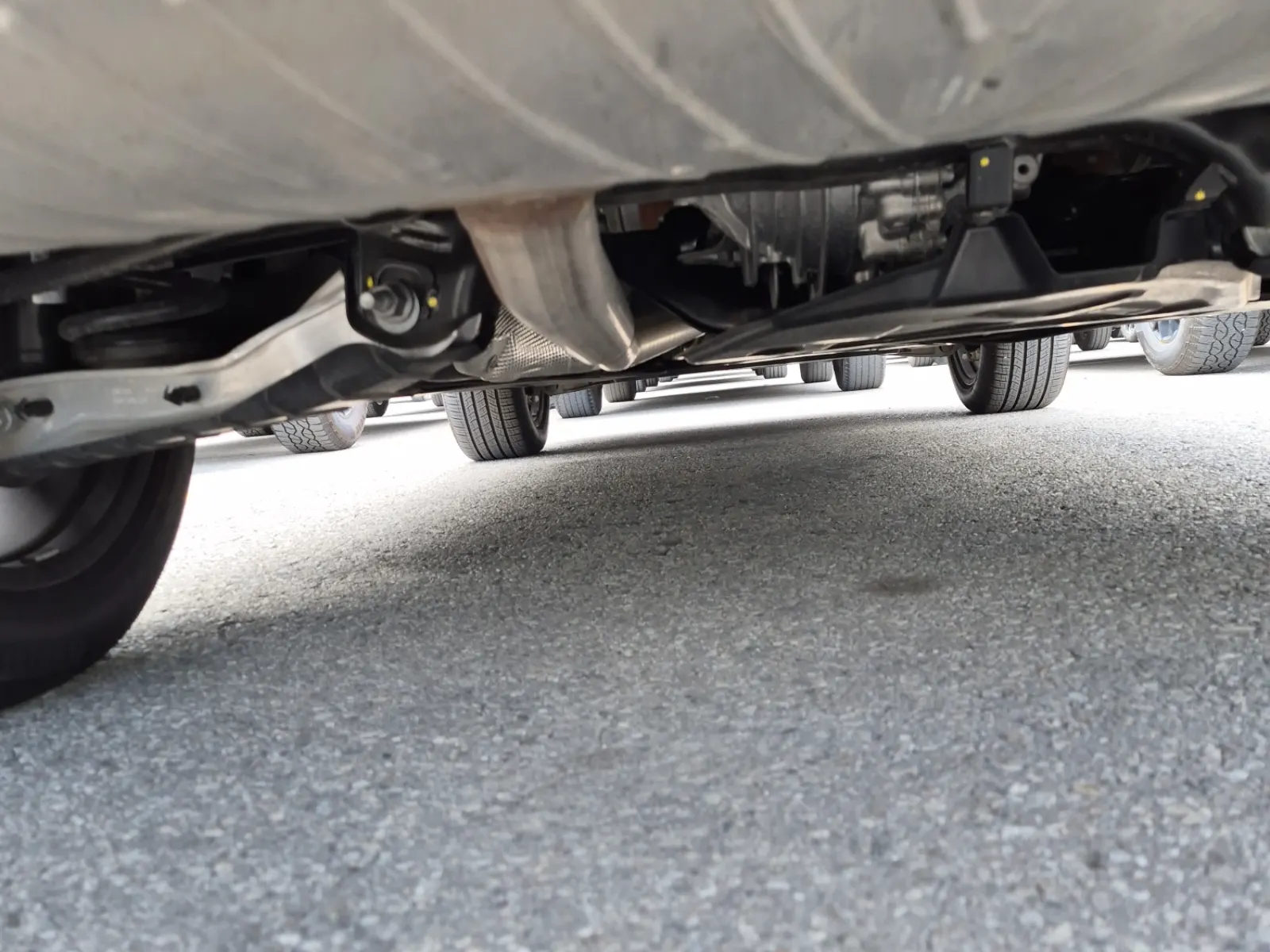 Undercarriage - Rear Photo