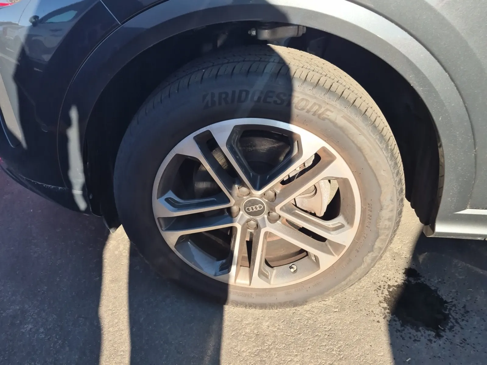 Front driver wheel/tire photo