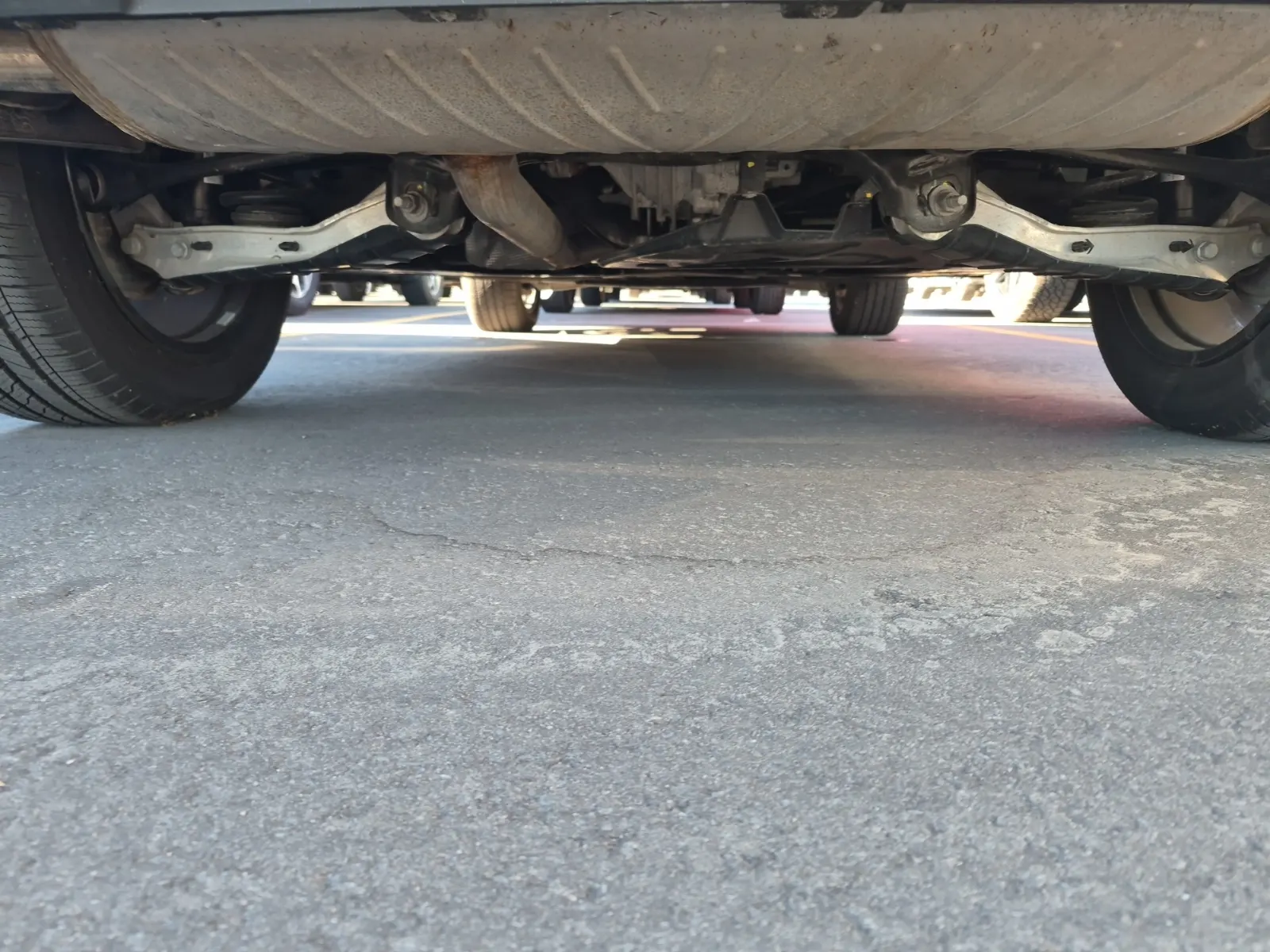 Undercarriage - Rear Photo