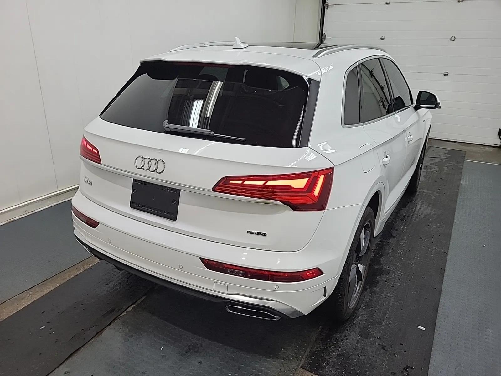Passenger Rear 3/4 Photo