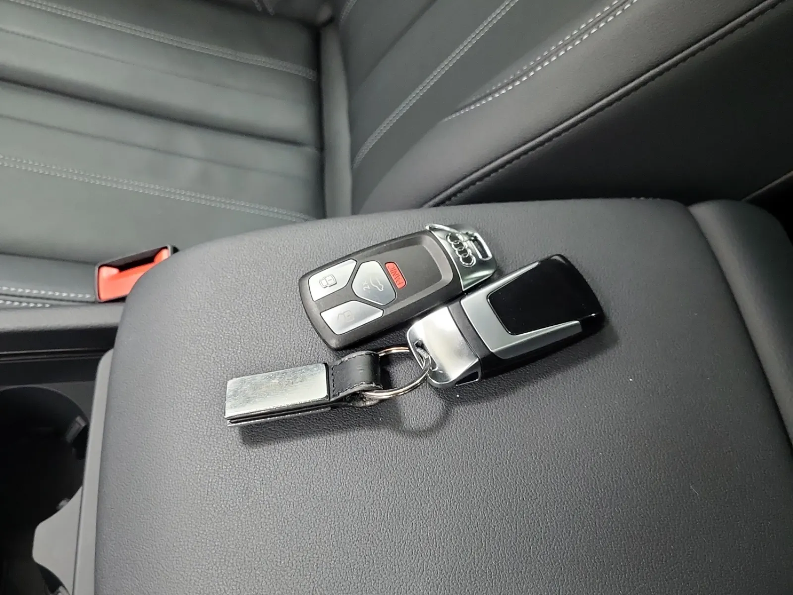 Keys/Fobs/Manual Photo