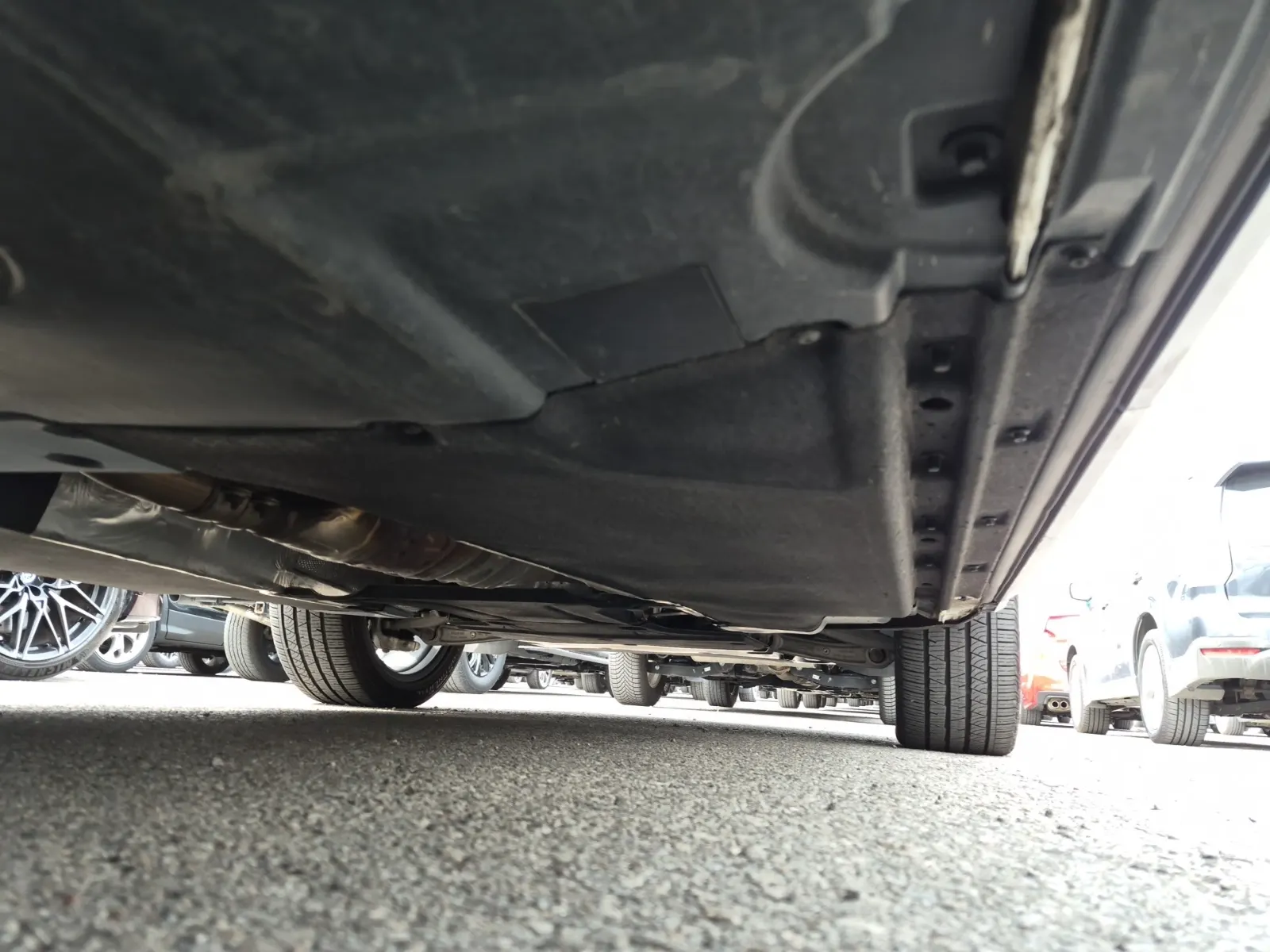 Undercarriage - Passenger Photo