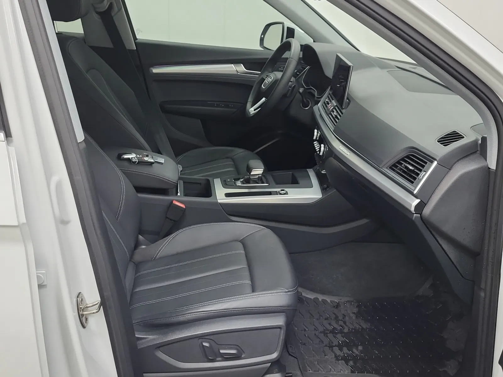 Right Side Interior Photo